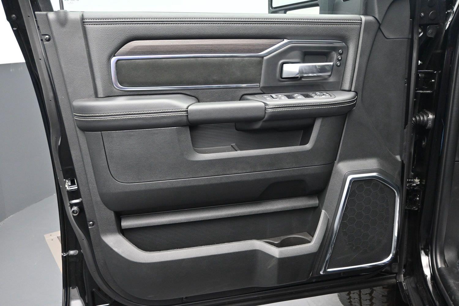 New 2026 Diamond Black Crystal Pearlcoat Ram Laramie image 22