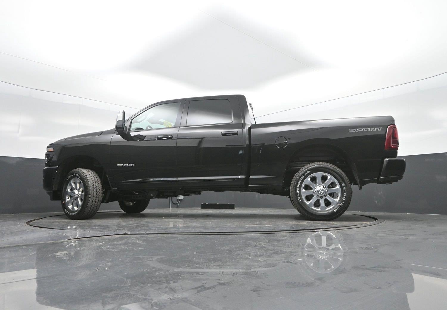 New 2026 Diamond Black Crystal Pearlcoat Ram Laramie image 39