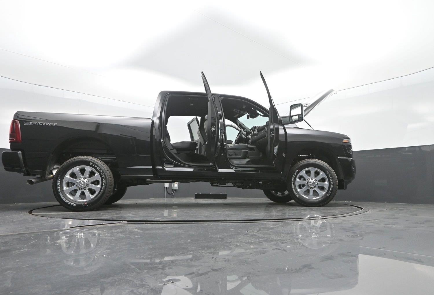 New 2026 Diamond Black Crystal Pearlcoat Ram Laramie image 57