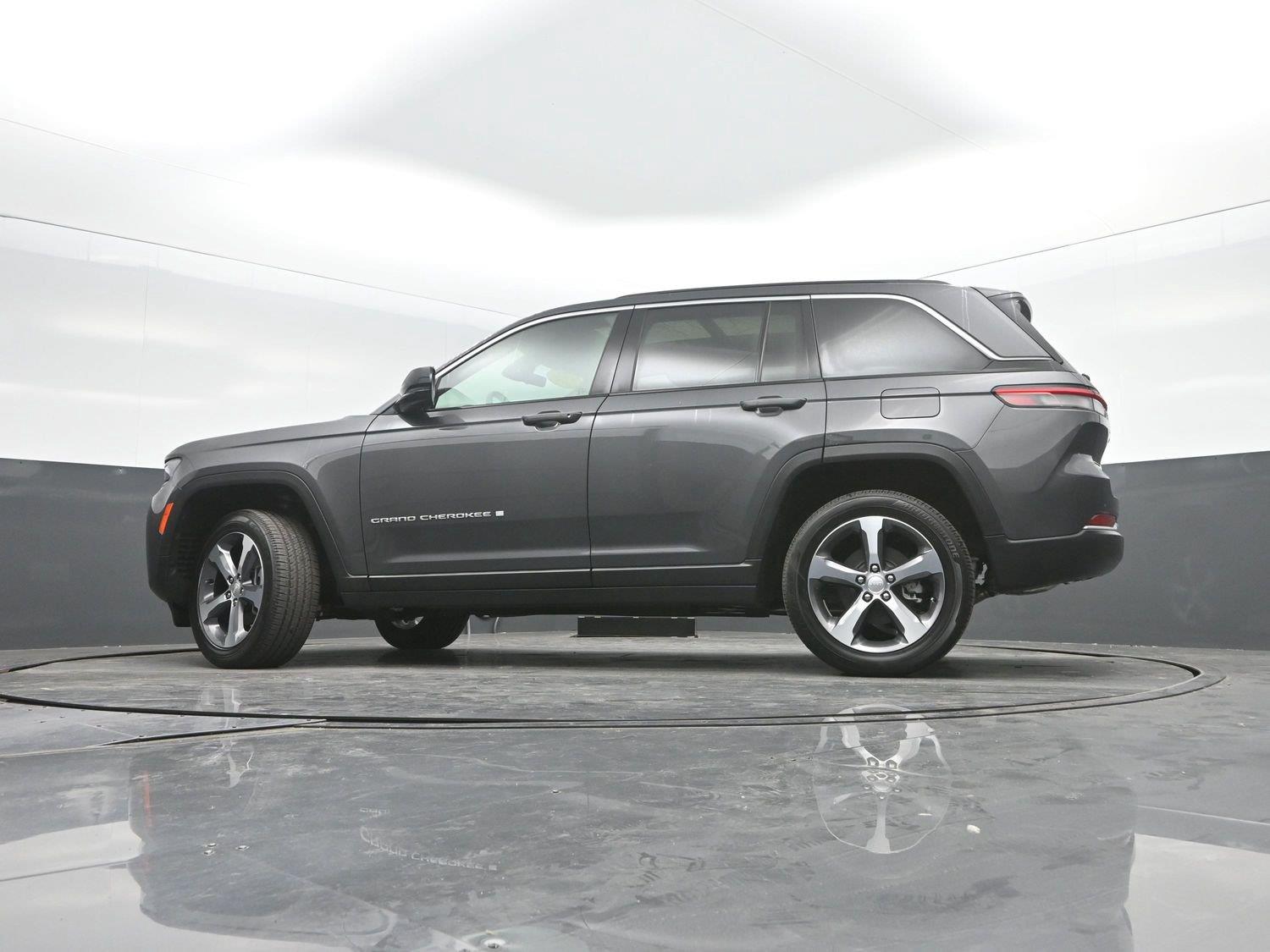 New 2026 Baltic Gray Metallic Clearcoat Jeep Limited image 33