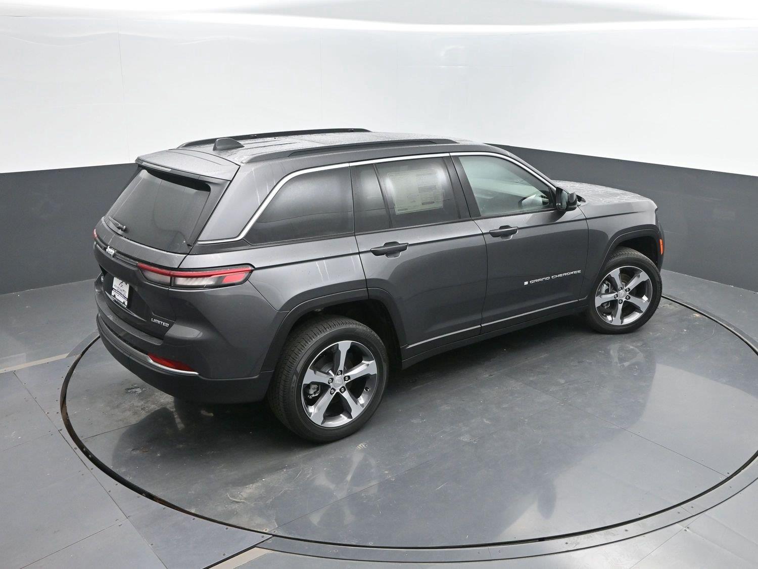 New 2026 Baltic Gray Metallic Clearcoat Jeep Limited image 38