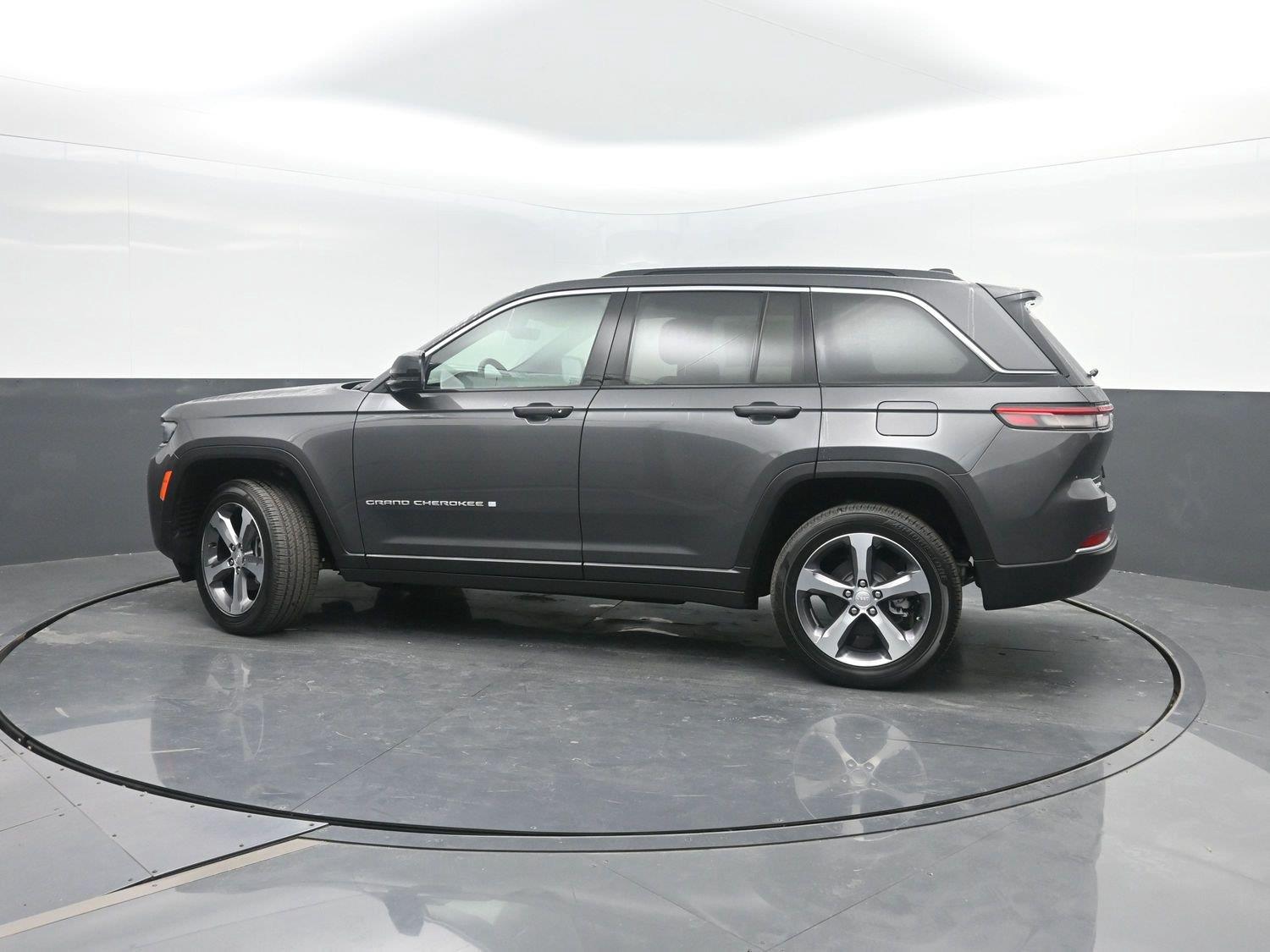 New 2026 Baltic Gray Metallic Clearcoat Jeep Limited image 40