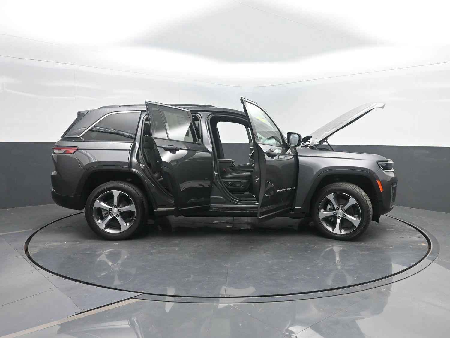 New 2026 Baltic Gray Metallic Clearcoat Jeep Limited image 47