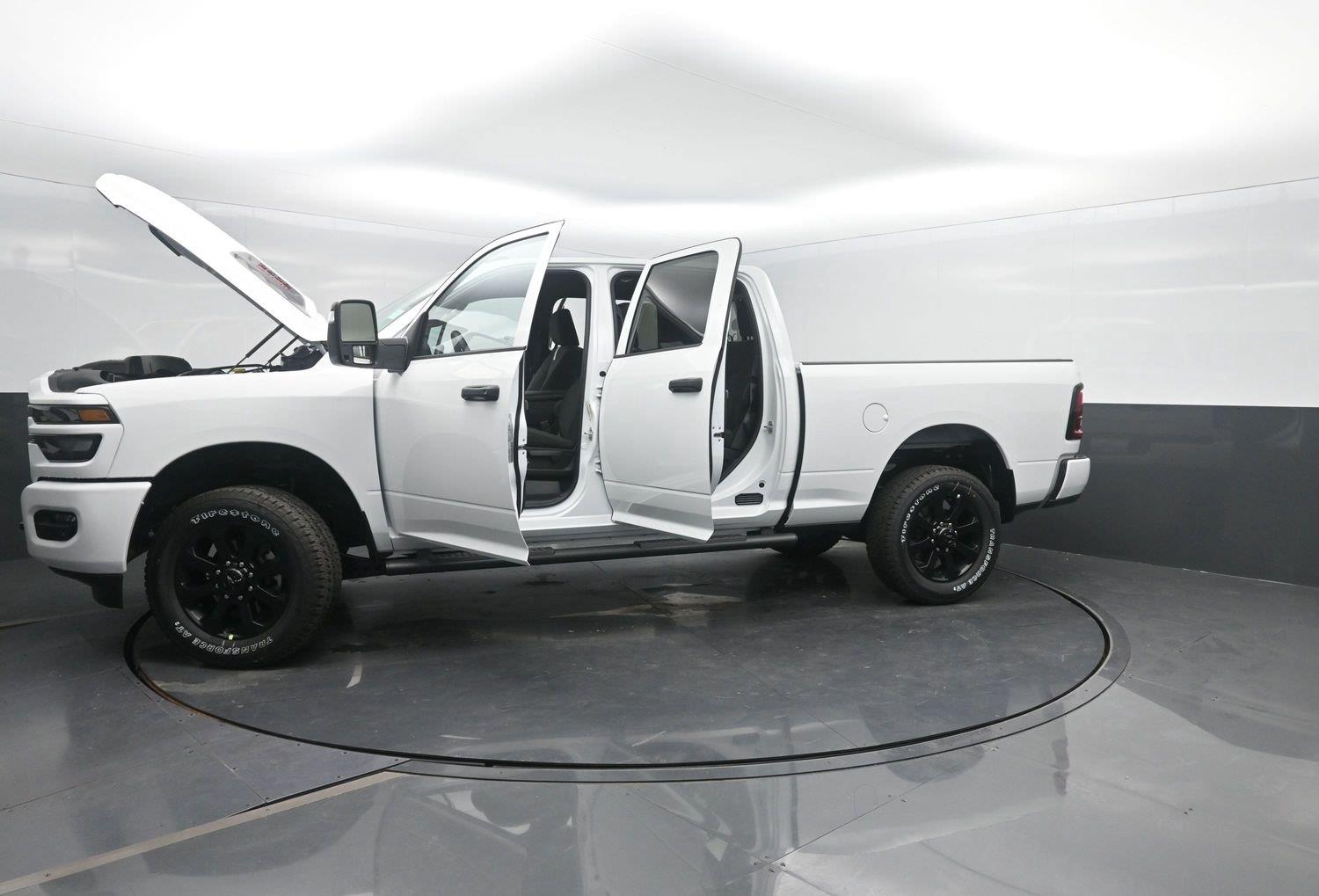 New 2026 Bright White Clearcoat Ram Tradesman image 44