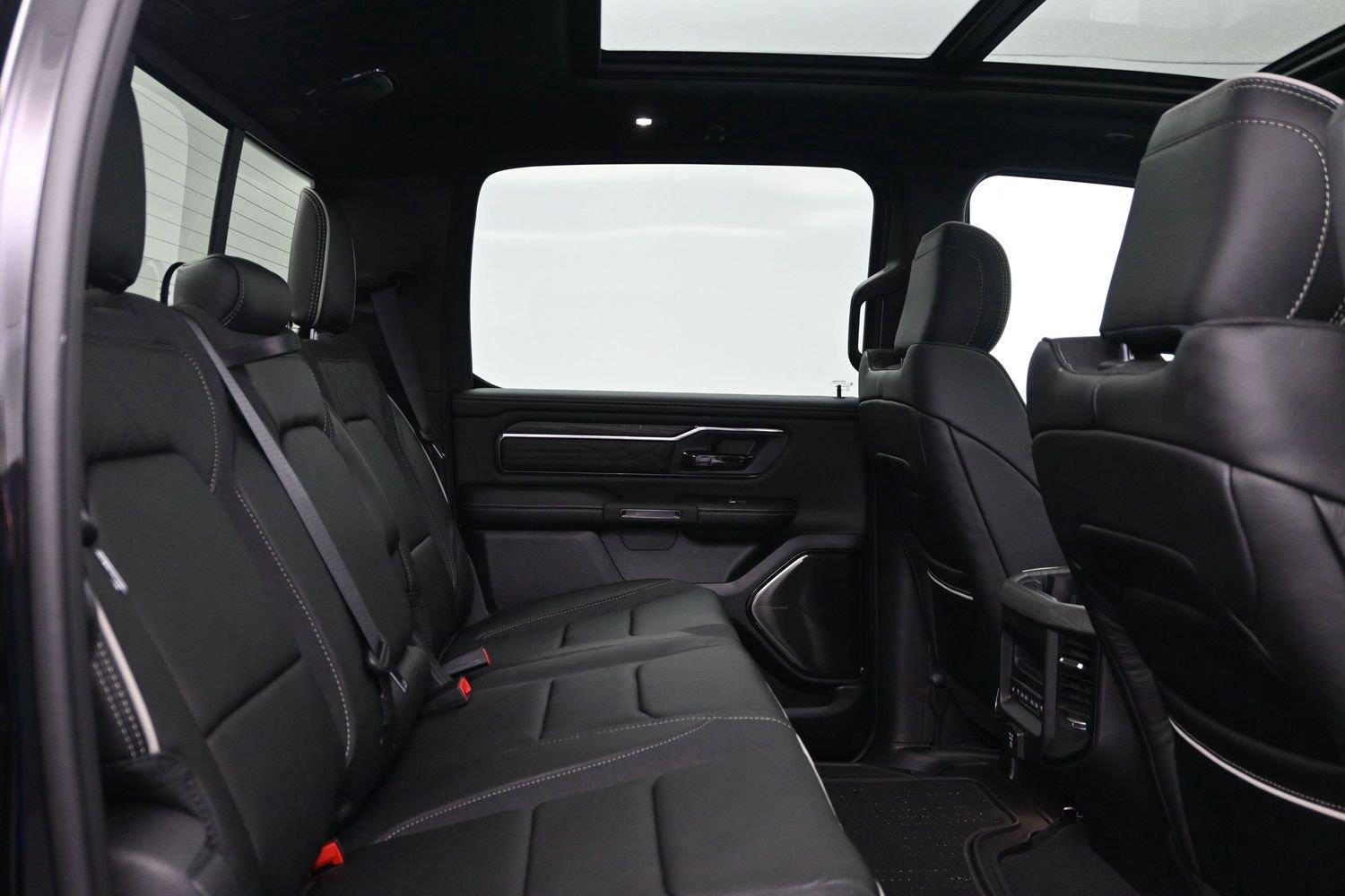 New 2027 Diamond Black Crystal Pearlcoat Ram Limited image 13