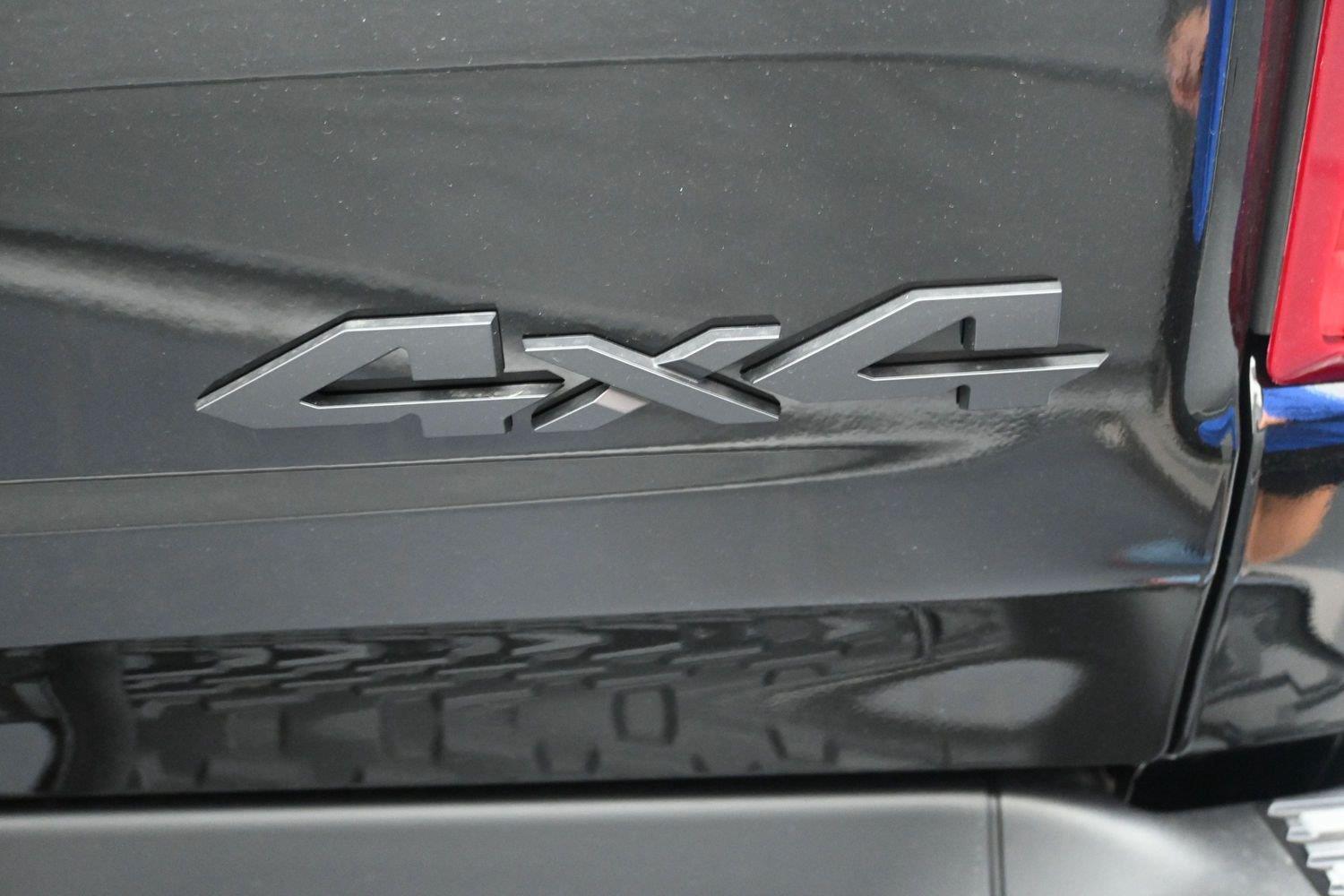 New 2027 Diamond Black Crystal Pearlcoat Ram Limited image 17