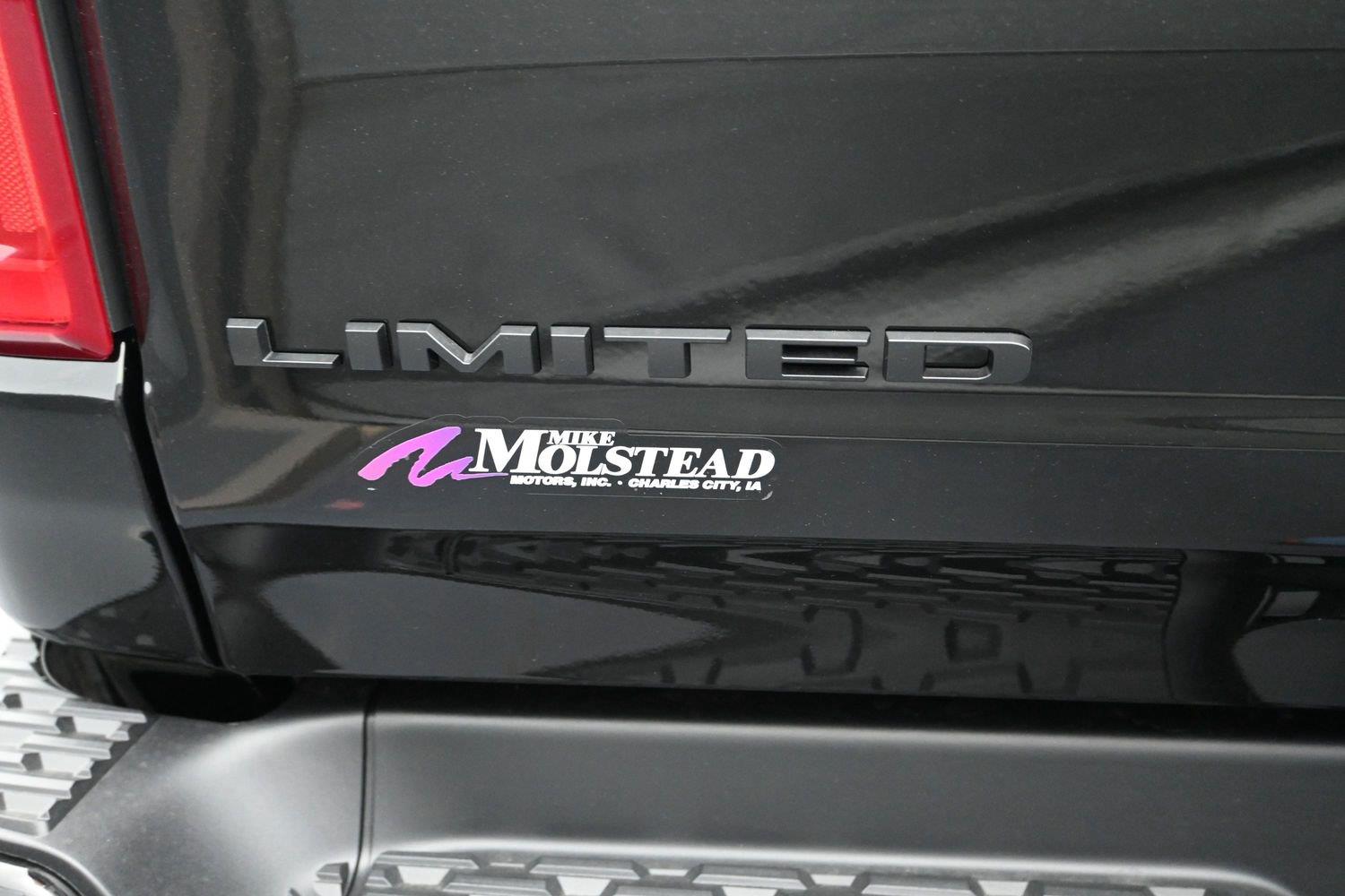 New 2027 Diamond Black Crystal Pearlcoat Ram Limited image 18