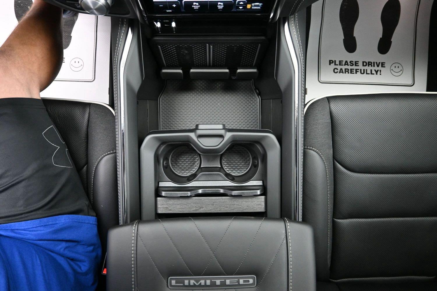New 2027 Diamond Black Crystal Pearlcoat Ram Limited image 34
