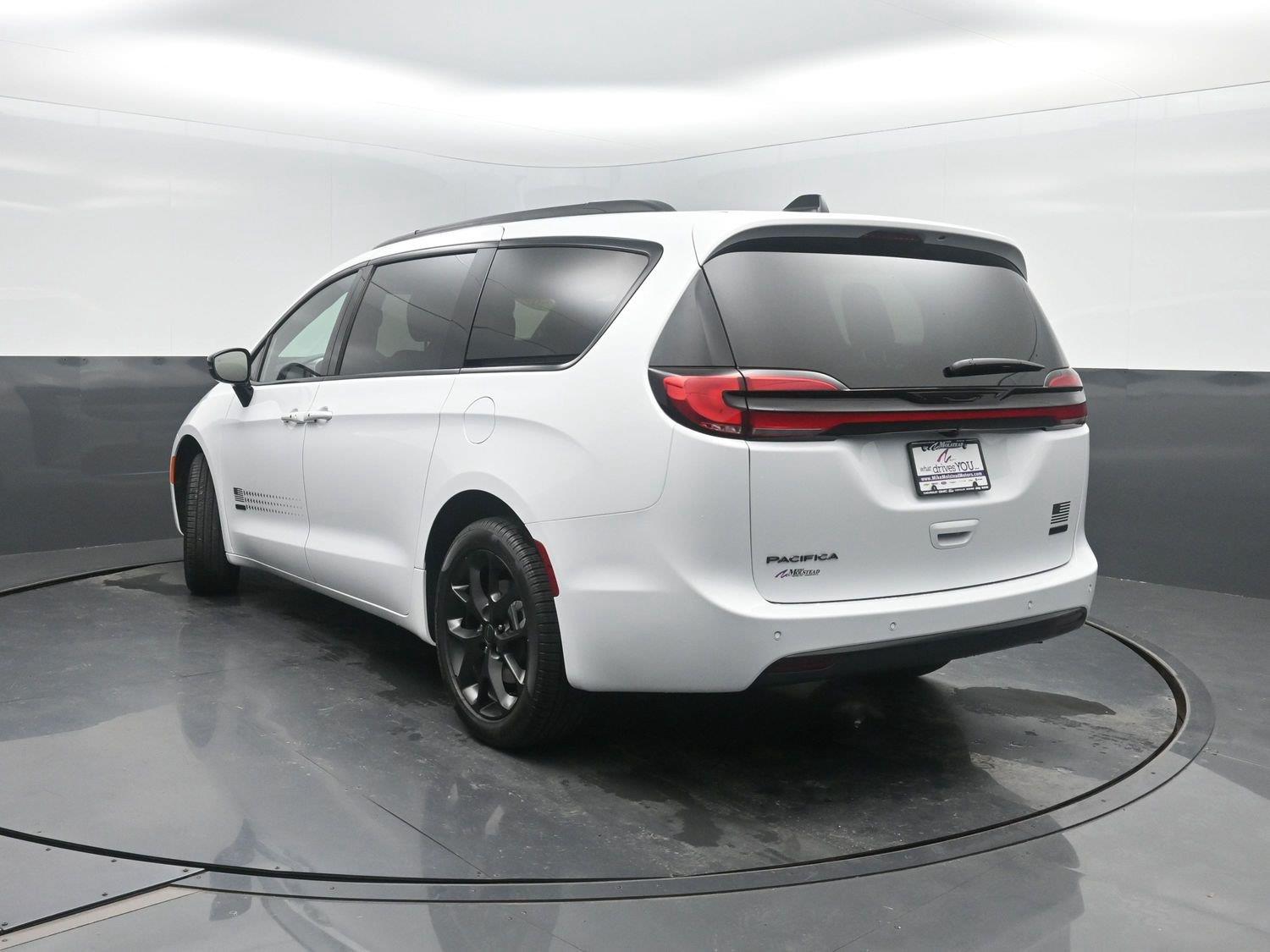 New 2027 Bright White Clearcoat Chrysler Select image 43