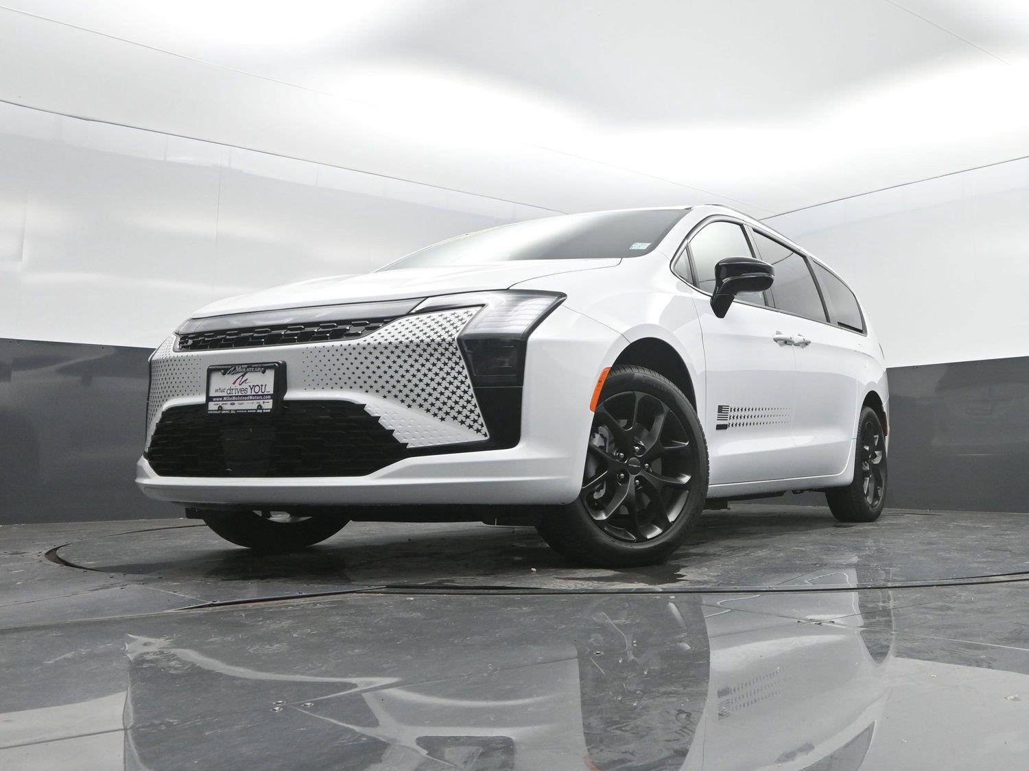 New 2027 Bright White Clearcoat Chrysler Select image 44