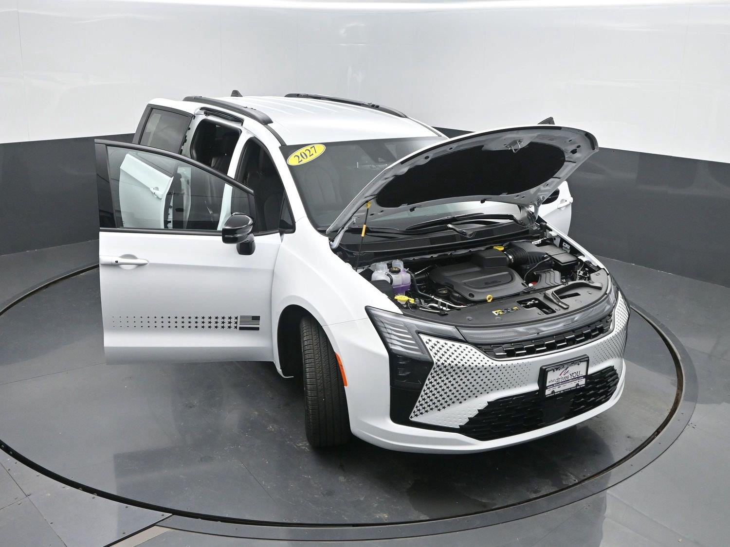 New 2027 Bright White Clearcoat Chrysler Select image 45