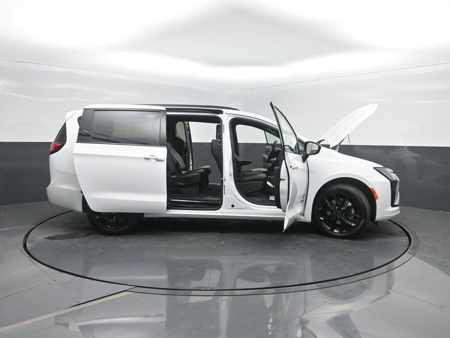 New 2027 Bright White Clearcoat Chrysler Select image 47