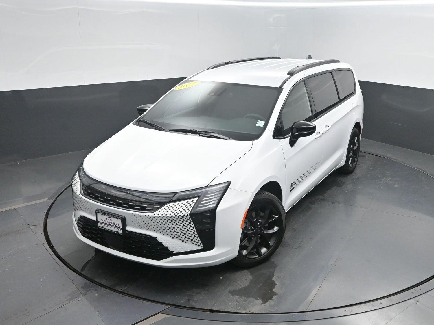 New 2027 Bright White Clearcoat Chrysler Select image 36