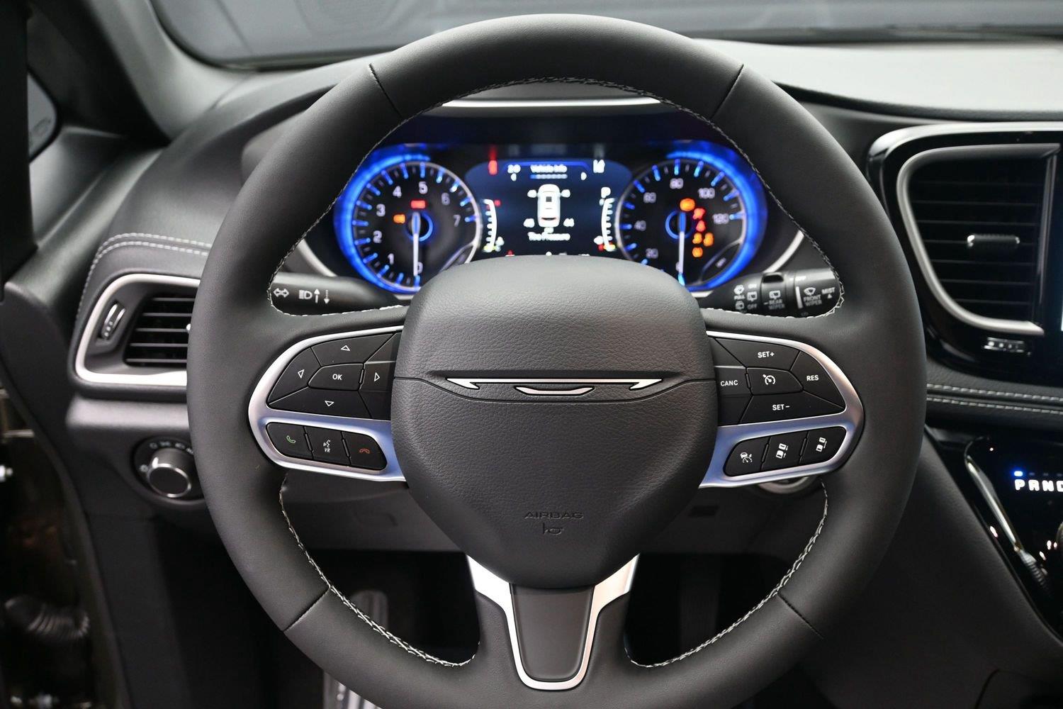 New 2027 Olive Green Pearlcoat Chrysler Select image 19