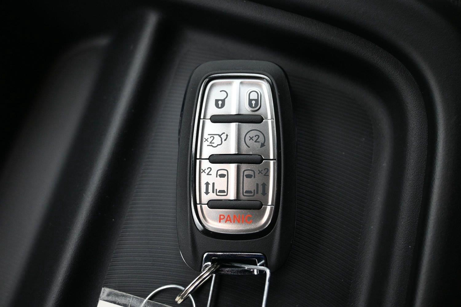 New 2027 Olive Green Pearlcoat Chrysler Select image 30