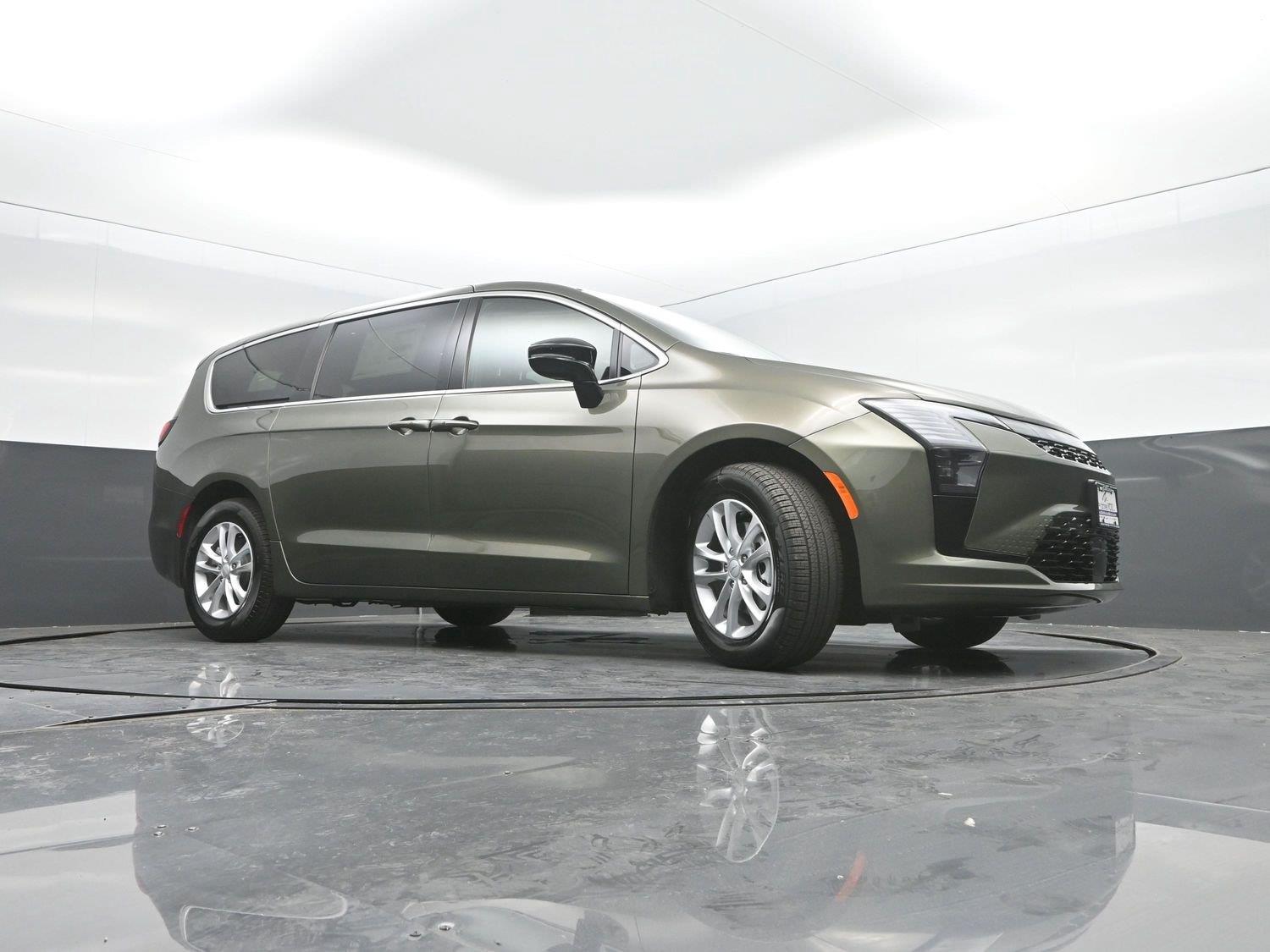 New 2027 Olive Green Pearlcoat Chrysler Select image 33