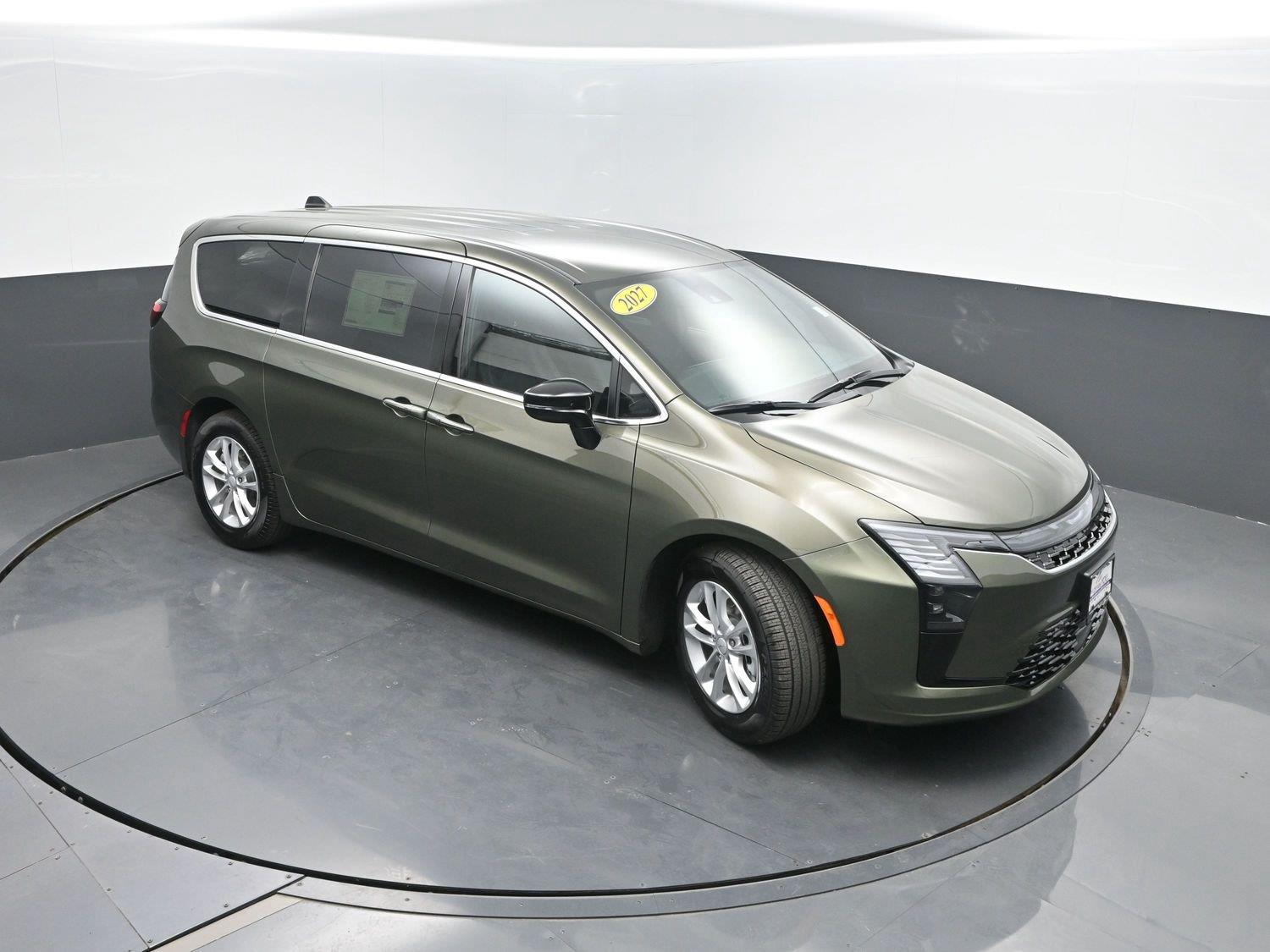 New 2027 Olive Green Pearlcoat Chrysler Select image 37