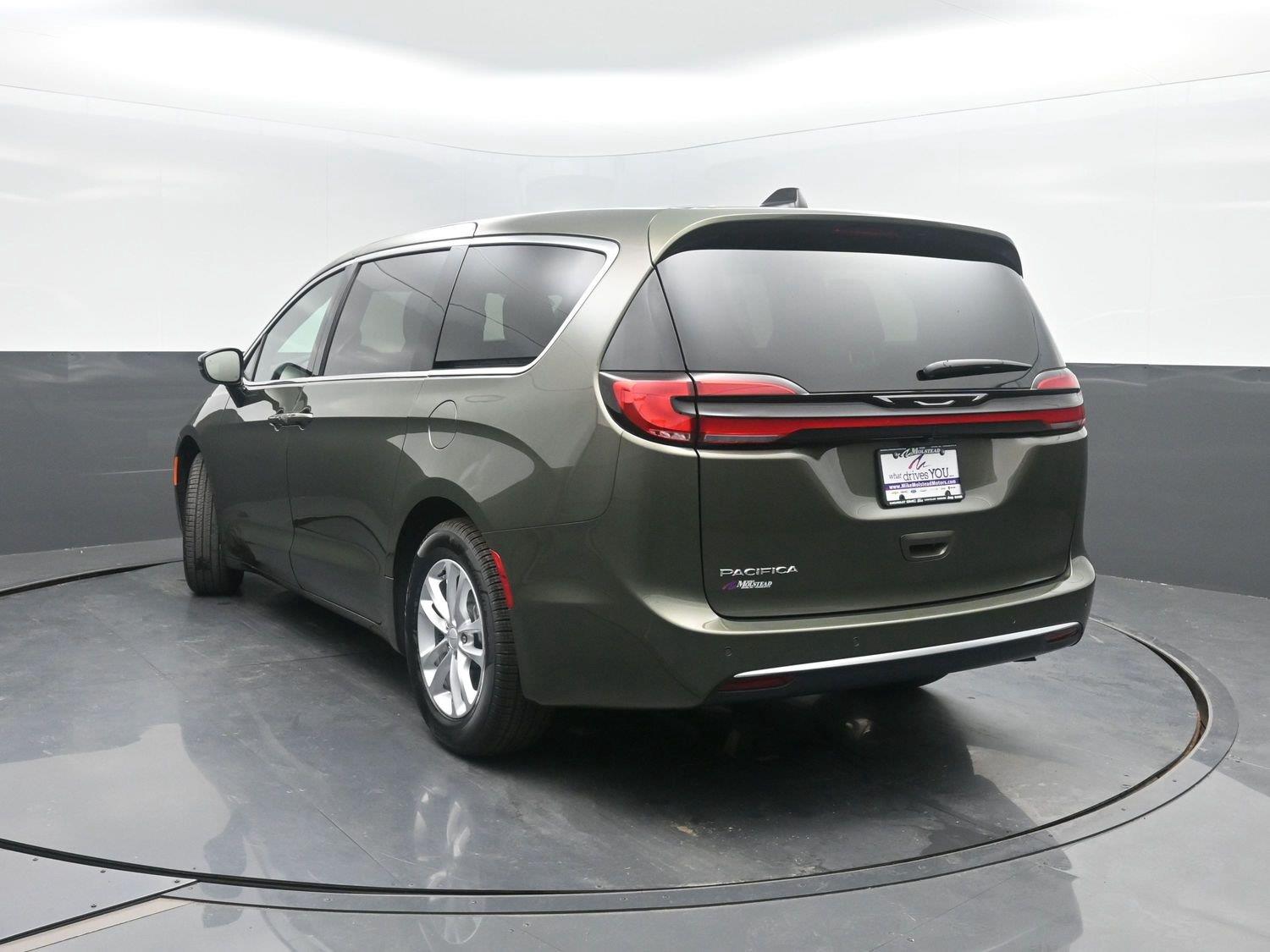 New 2027 Olive Green Pearlcoat Chrysler Select image 41