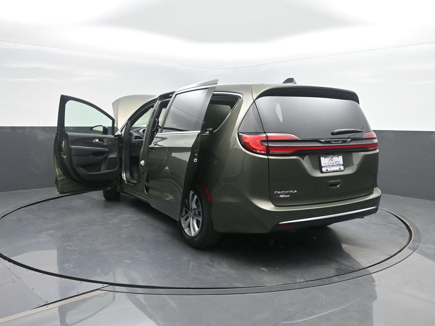 New 2027 Olive Green Pearlcoat Chrysler Select image 44