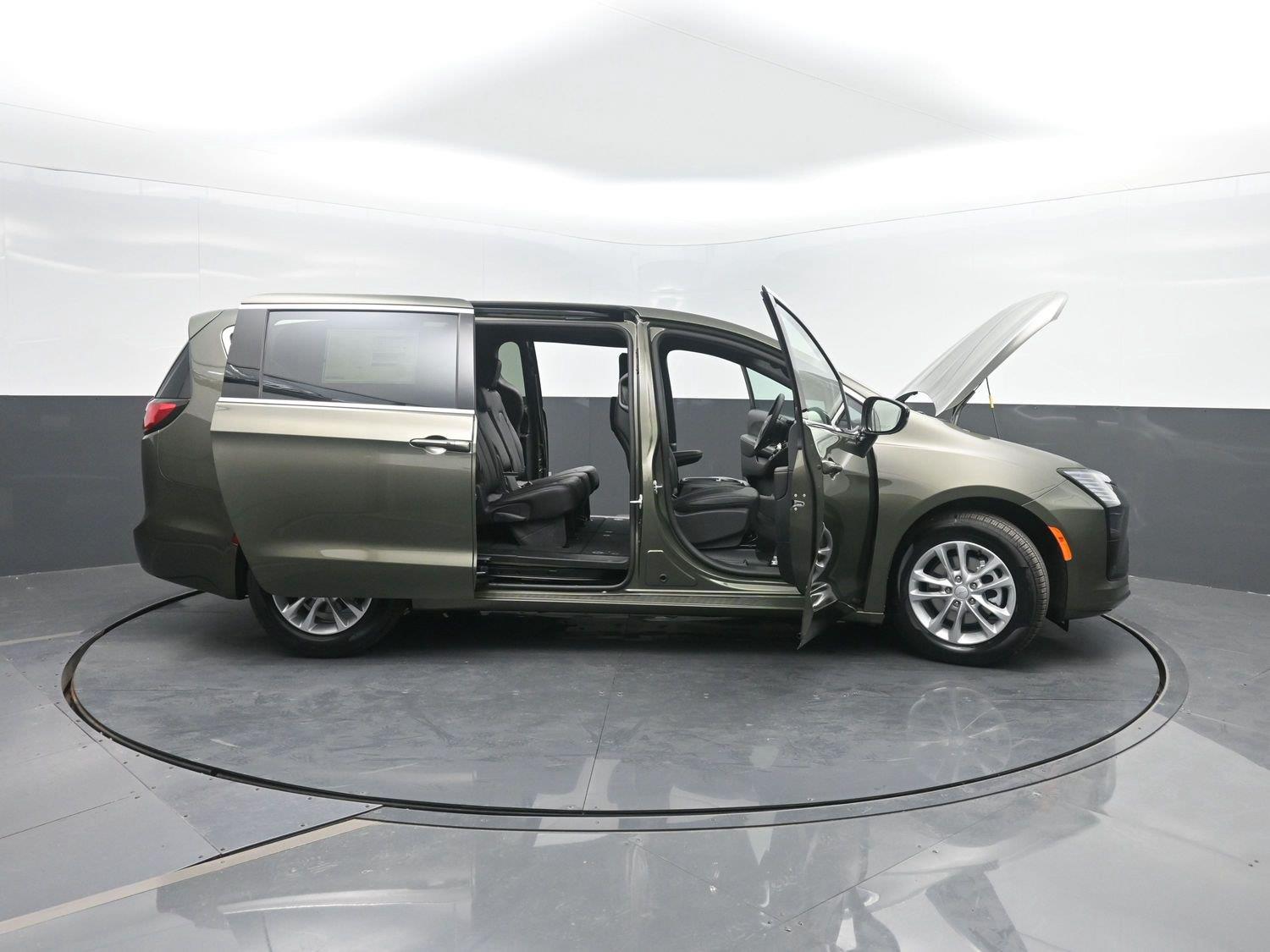 New 2027 Olive Green Pearlcoat Chrysler Select image 45