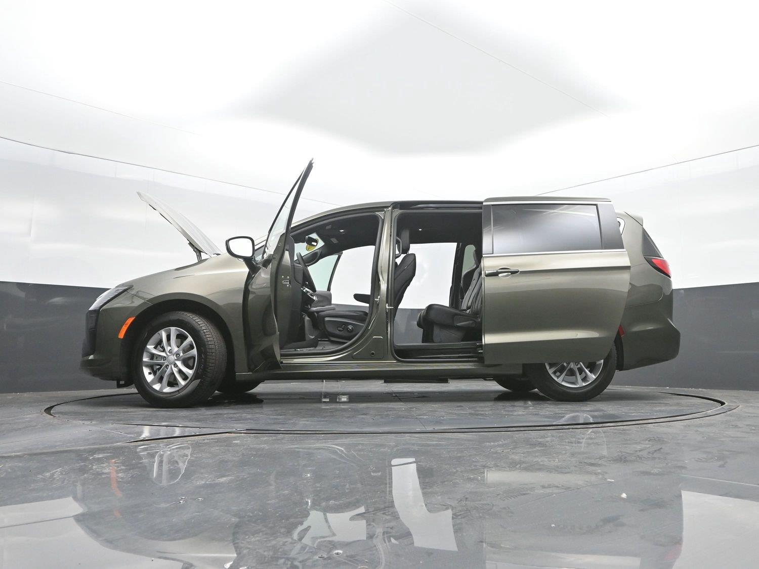 New 2027 Olive Green Pearlcoat Chrysler Select image 48