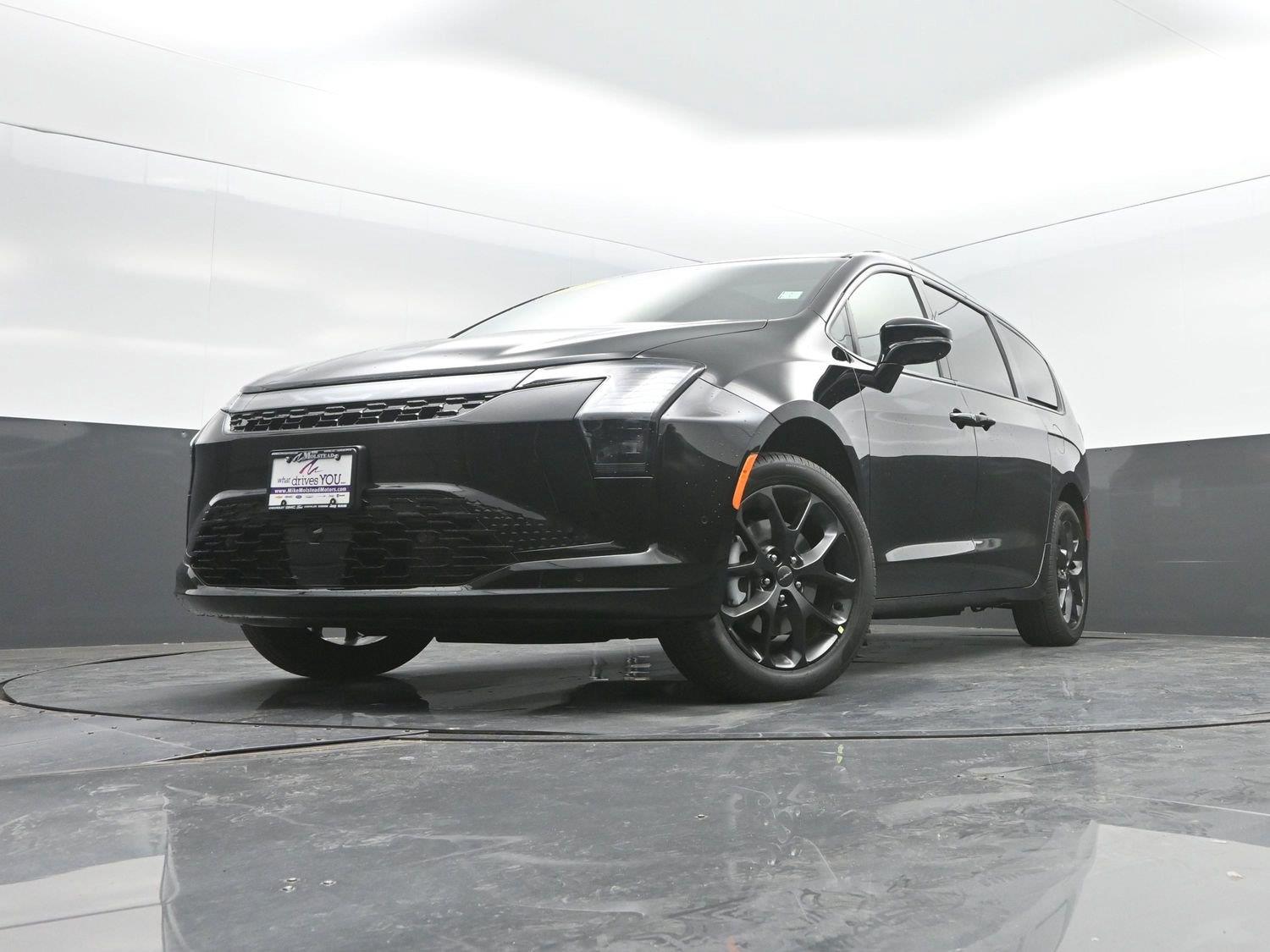 New 2027 Diamond Black Crystal Pearlcoat Chrysler Limited image 45