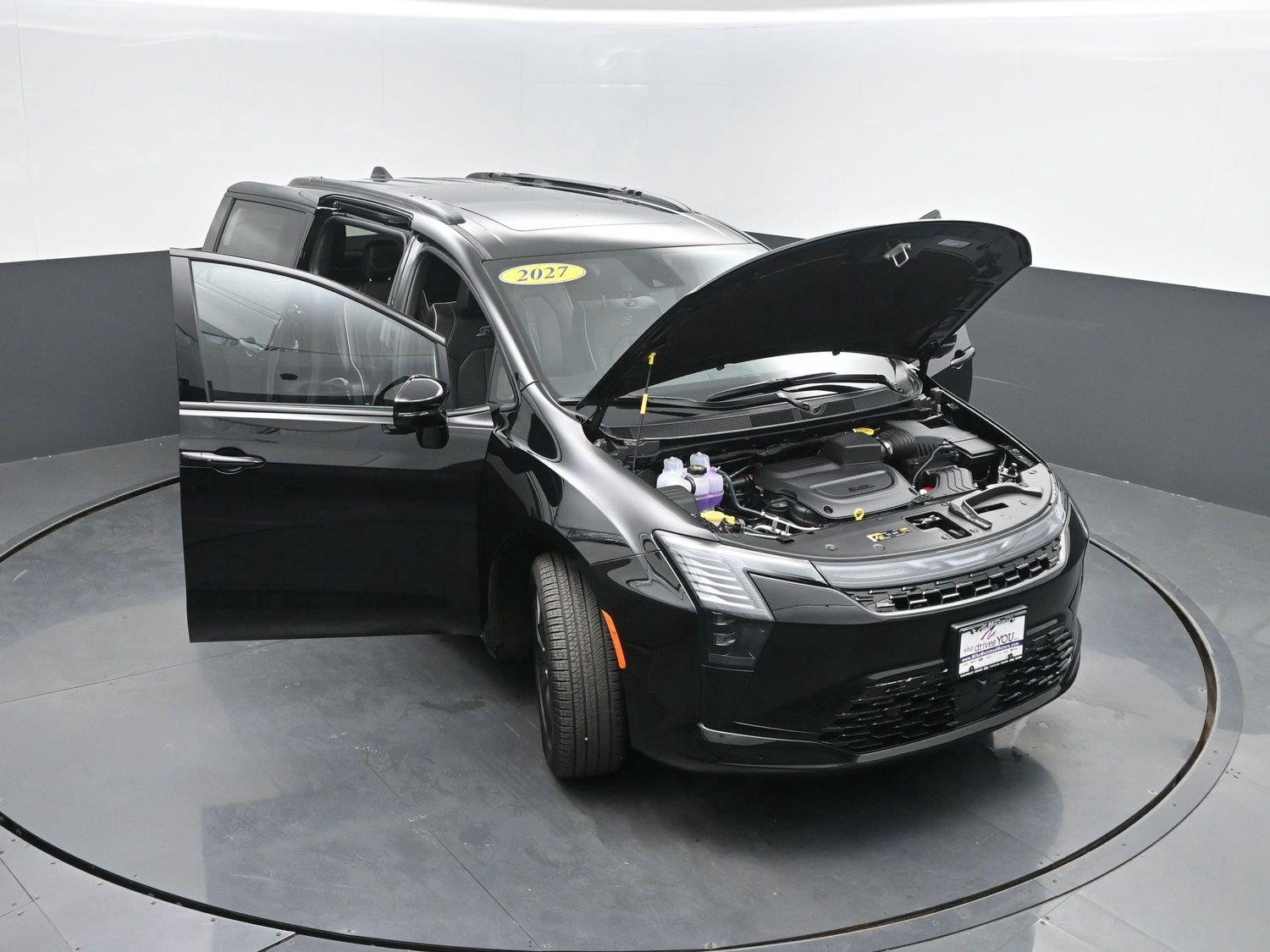 New 2027 Diamond Black Crystal Pearlcoat Chrysler Limited image 46
