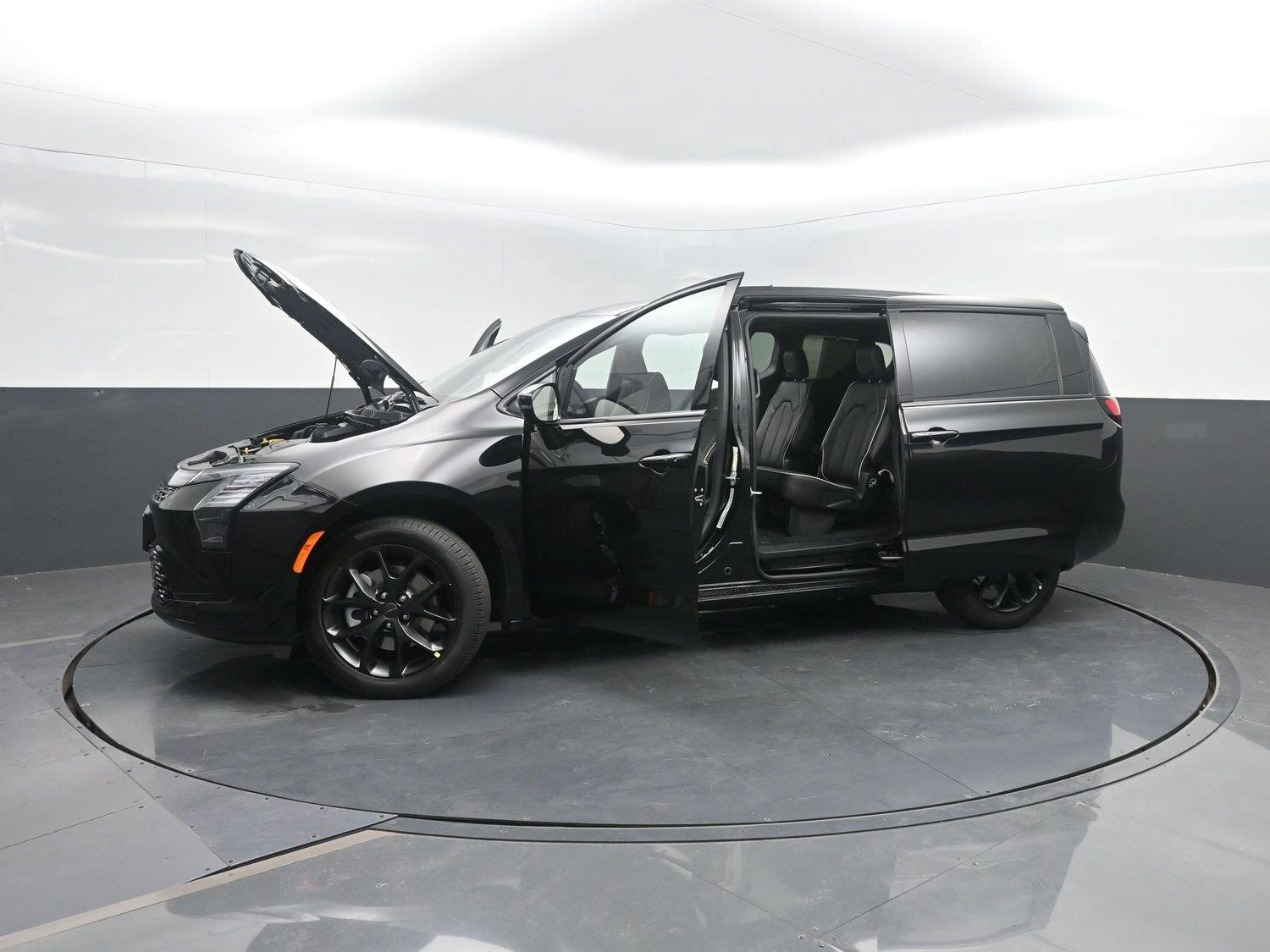 New 2027 Diamond Black Crystal Pearlcoat Chrysler Limited image 49