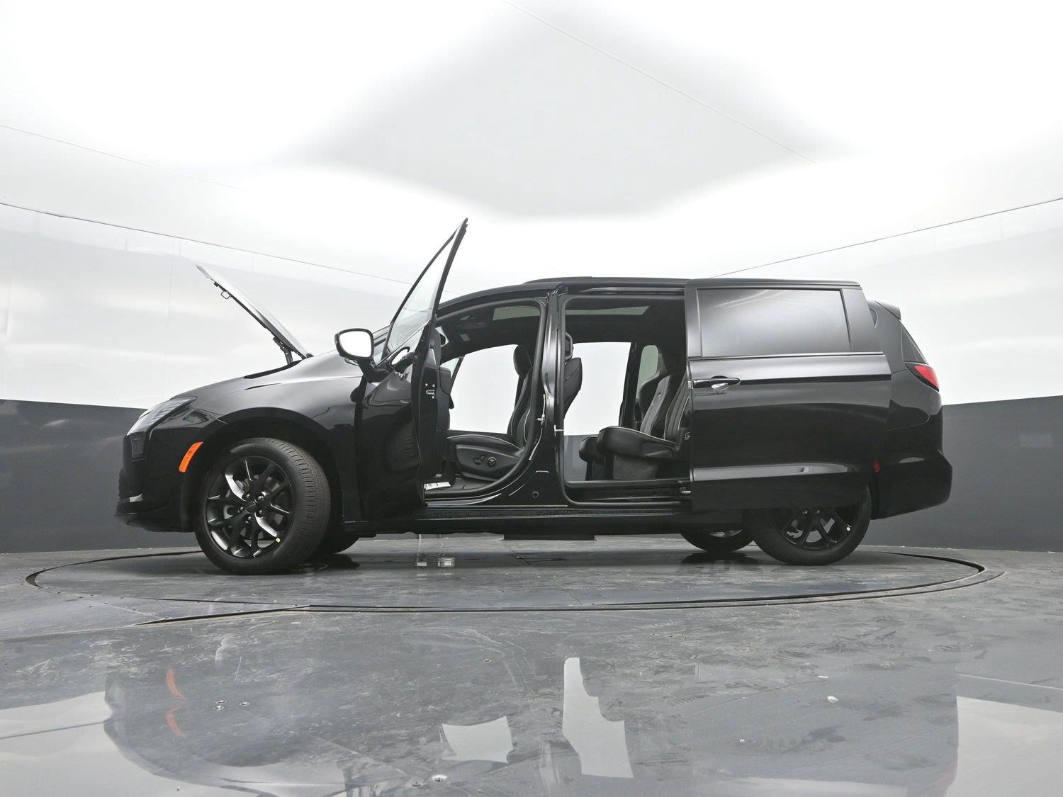 New 2027 Diamond Black Crystal Pearlcoat Chrysler Limited image 51