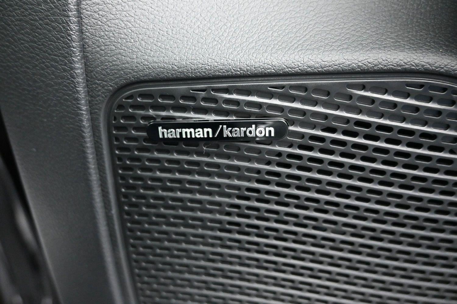 New 2027 Diamond Black Crystal Pearlcoat Chrysler Limited image 8