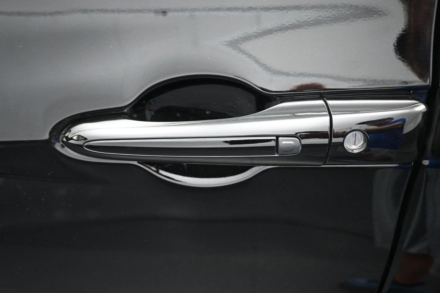 New 2027 Diamond Black Crystal Pearlcoat Chrysler Limited image 16