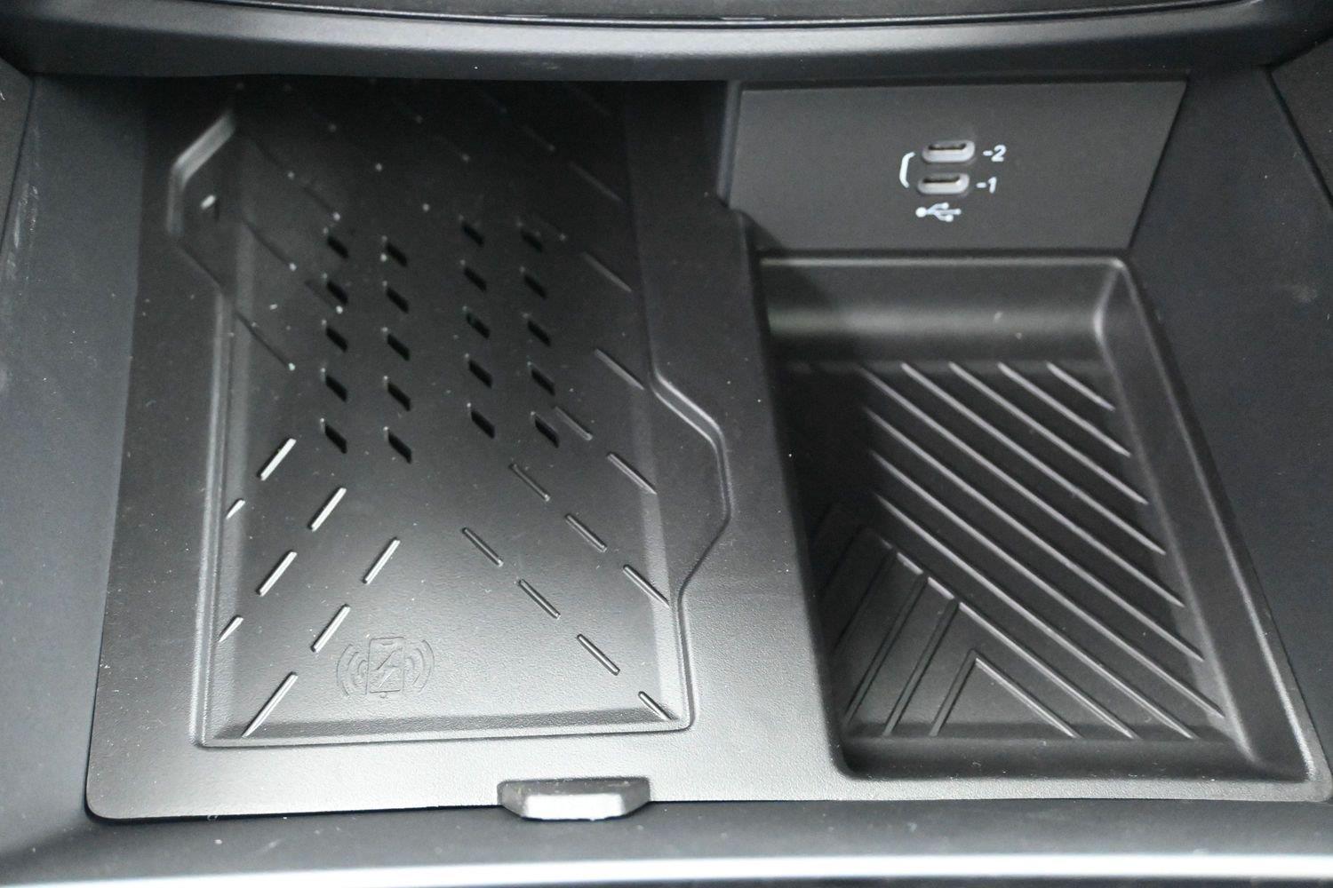 New 2027 Diamond Black Crystal Pearlcoat Chrysler Limited image 29
