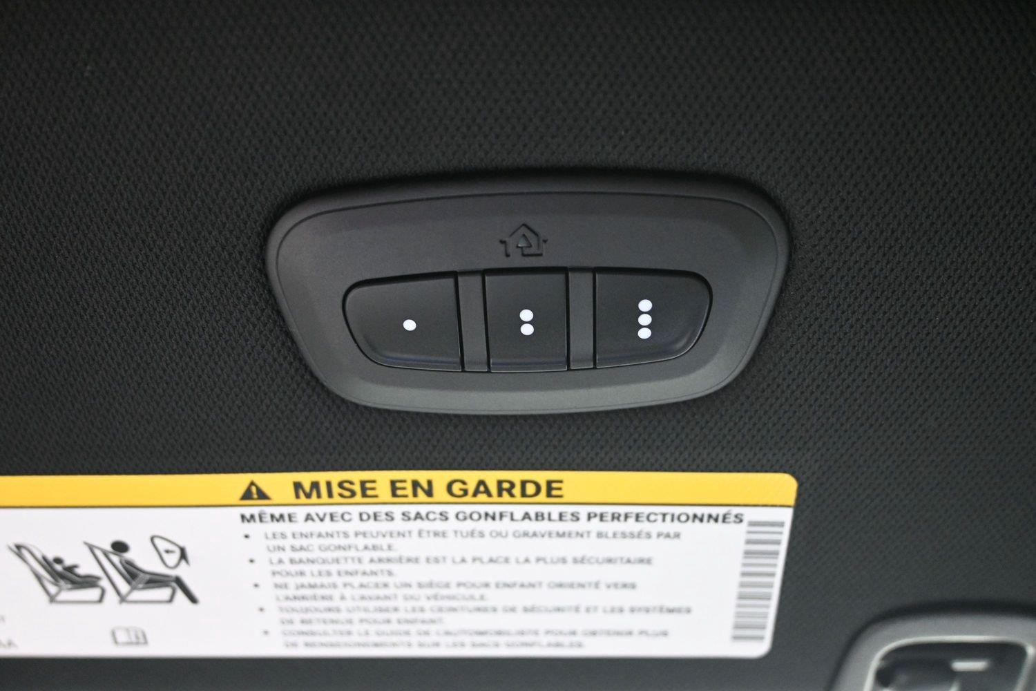 New 2027 Diamond Black Crystal Pearlcoat Chrysler Limited image 32