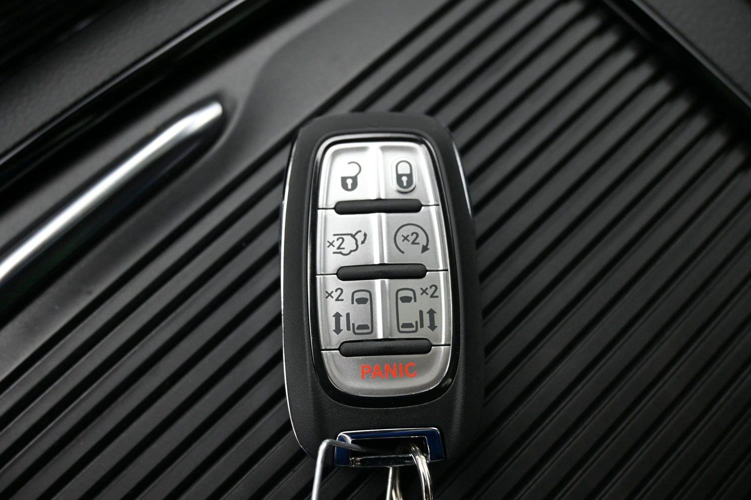 New 2027 Diamond Black Crystal Pearlcoat Chrysler Limited image 33