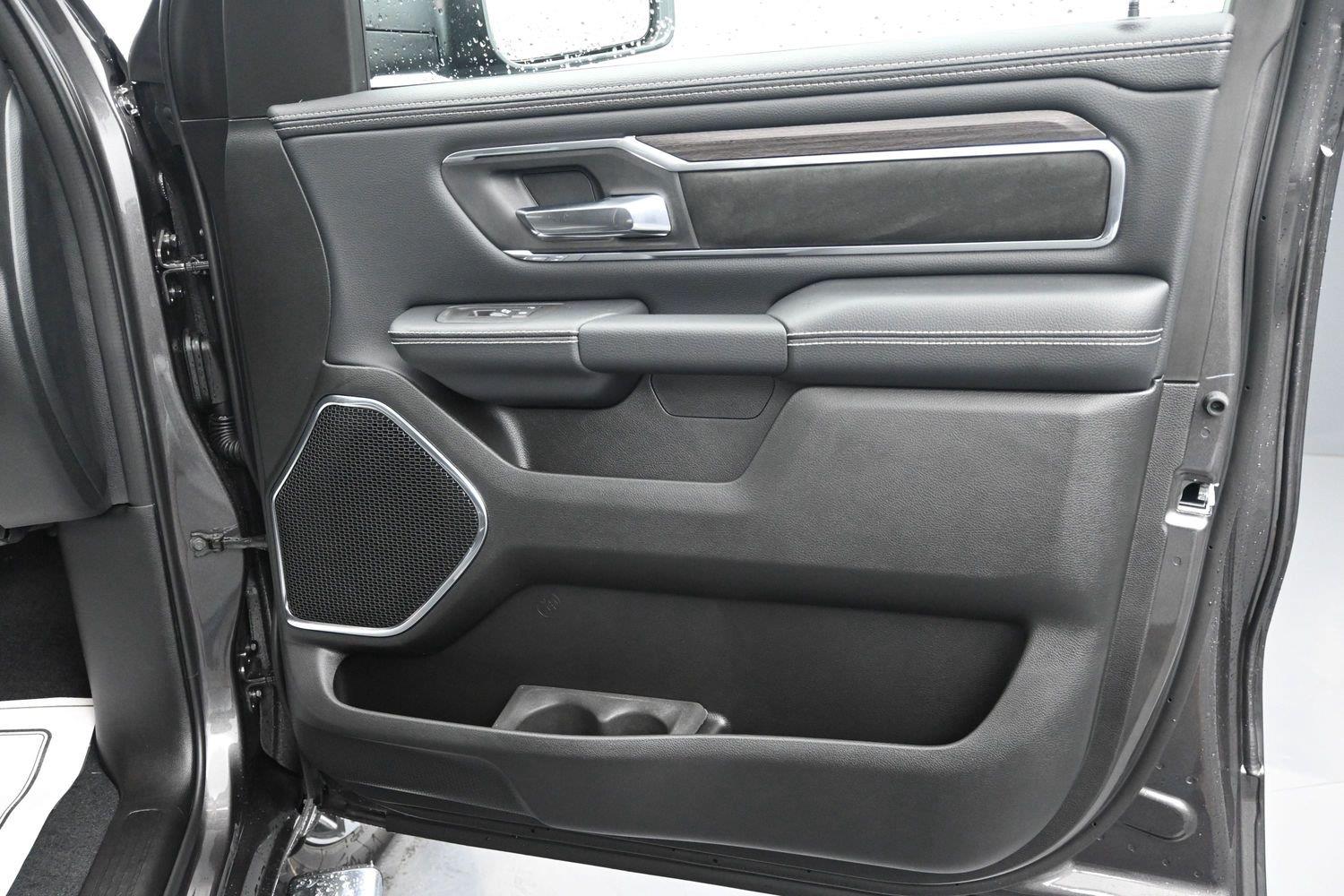 New 2027 Granite Crystal Metallic Clearcoat Ram Laramie image 9
