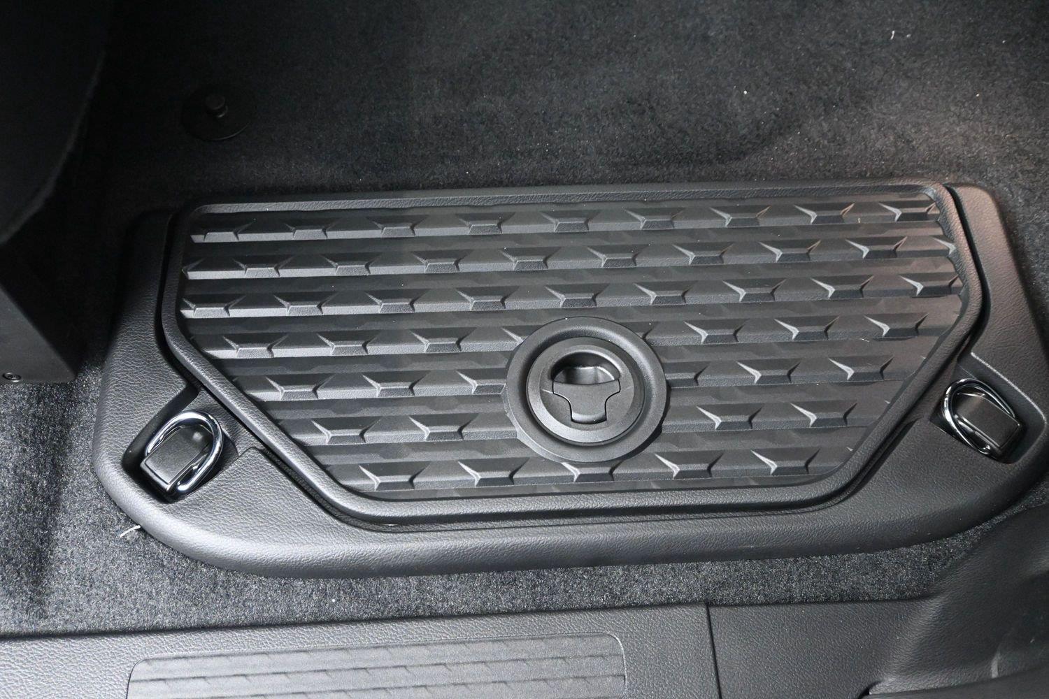 New 2027 Granite Crystal Metallic Clearcoat Ram Laramie image 14