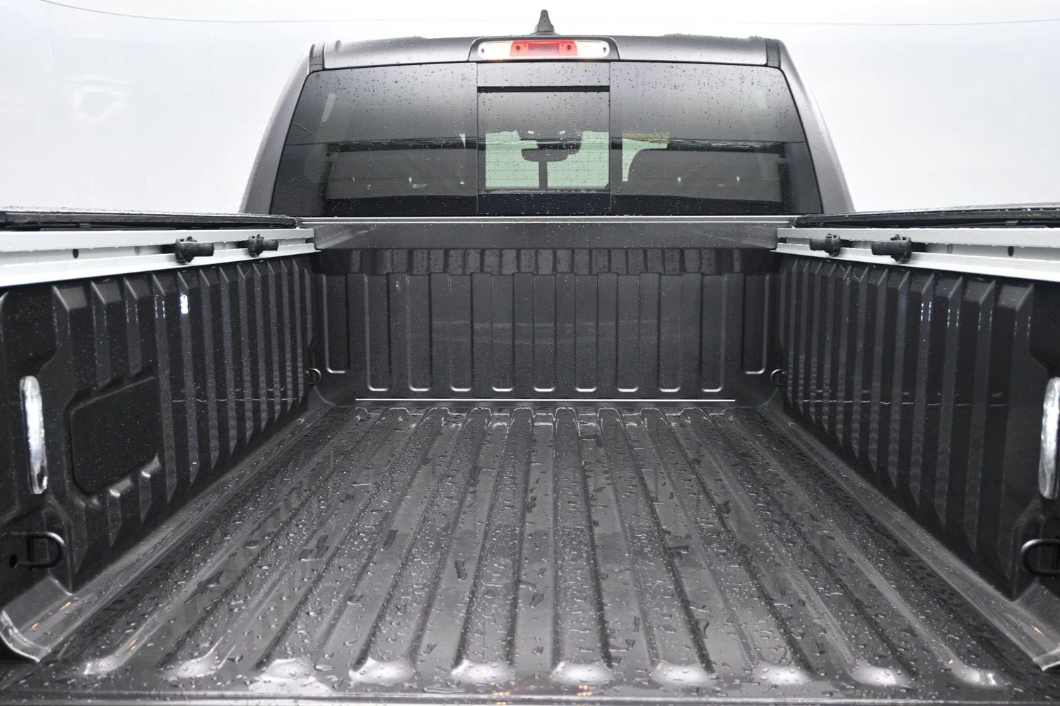 New 2027 Granite Crystal Metallic Clearcoat Ram Laramie image 19