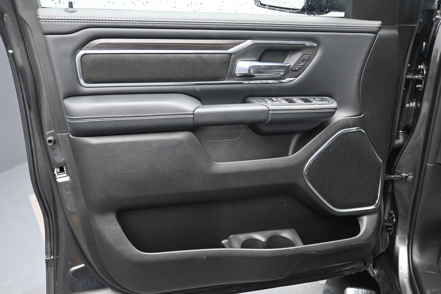 New 2027 Granite Crystal Metallic Clearcoat Ram Laramie image 21