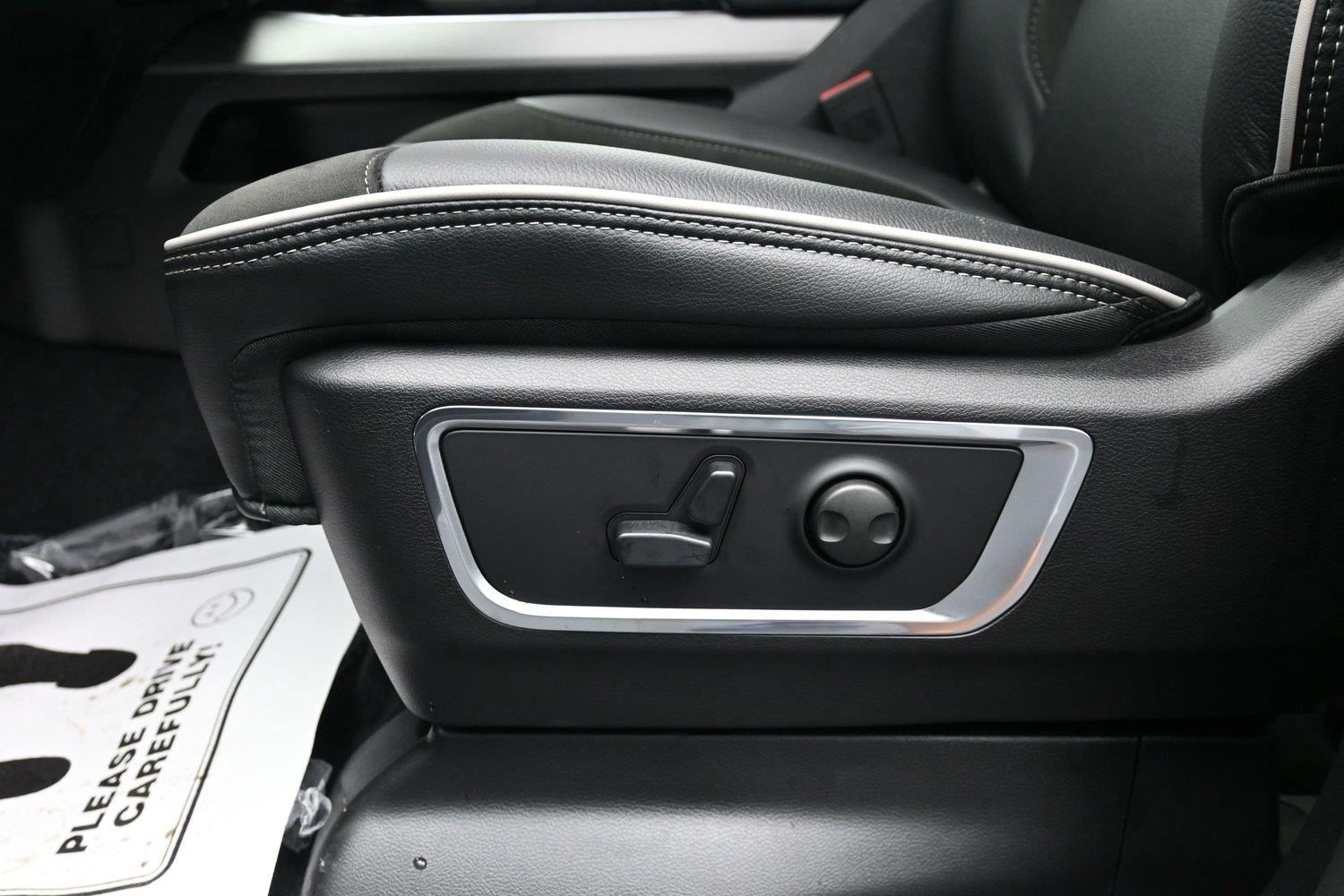 New 2027 Granite Crystal Metallic Clearcoat Ram Laramie image 23