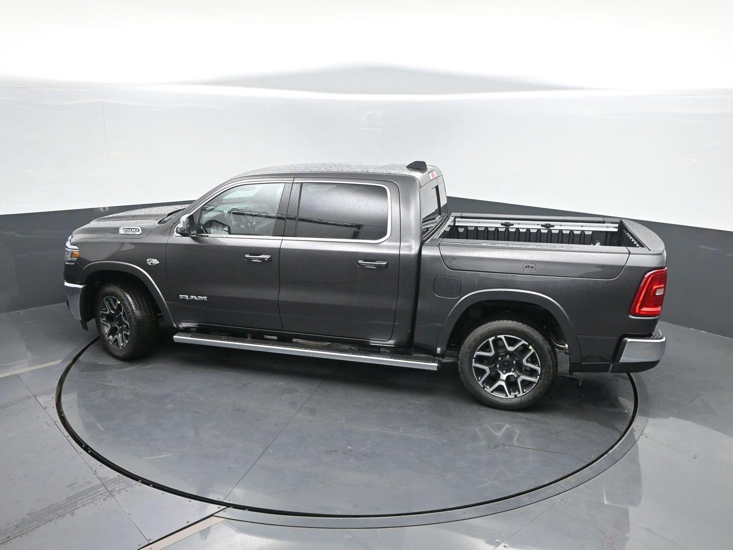 New 2027 Granite Crystal Metallic Clearcoat Ram Laramie image 42