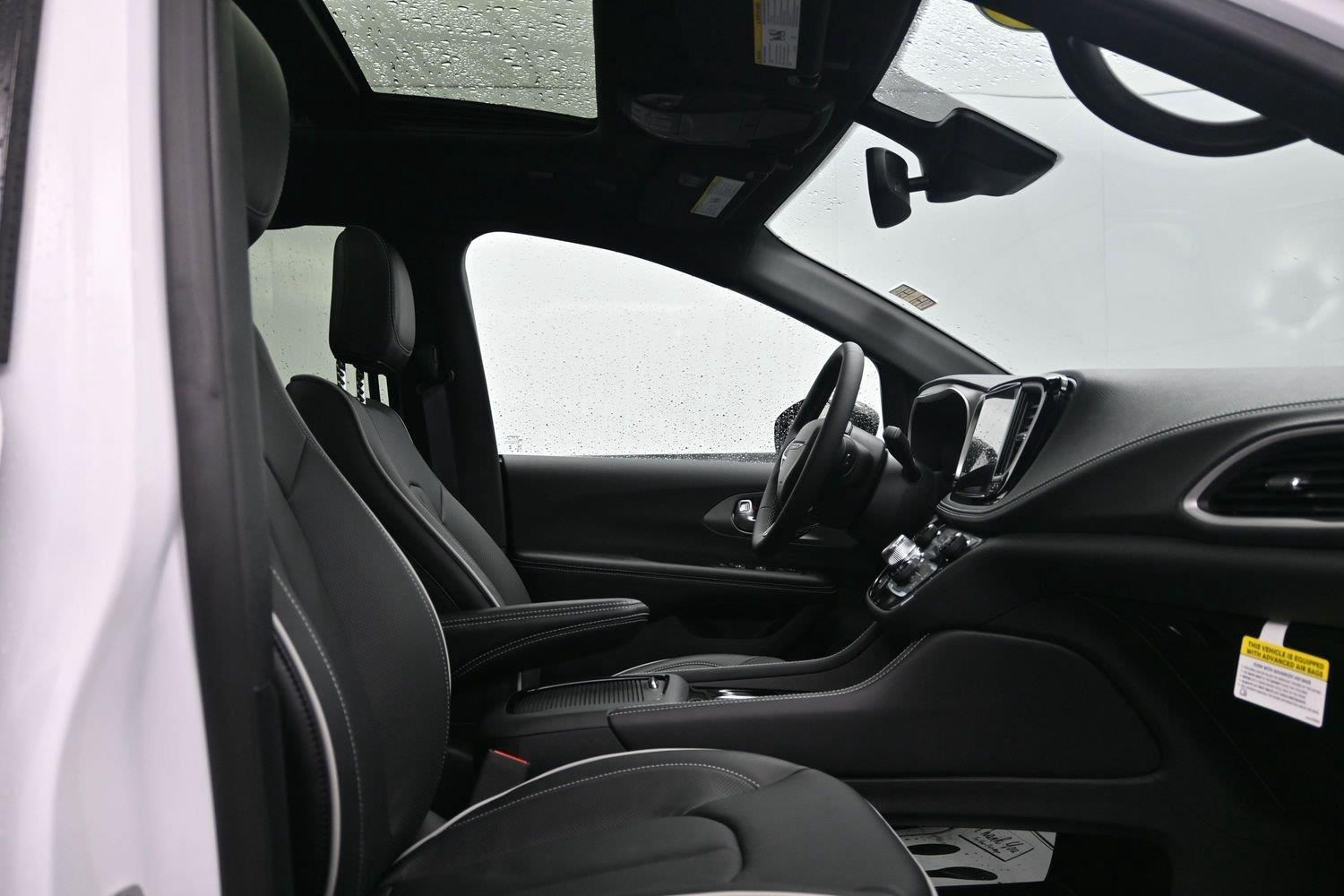 New 2027 Bright White Clearcoat Chrysler Limited image 10