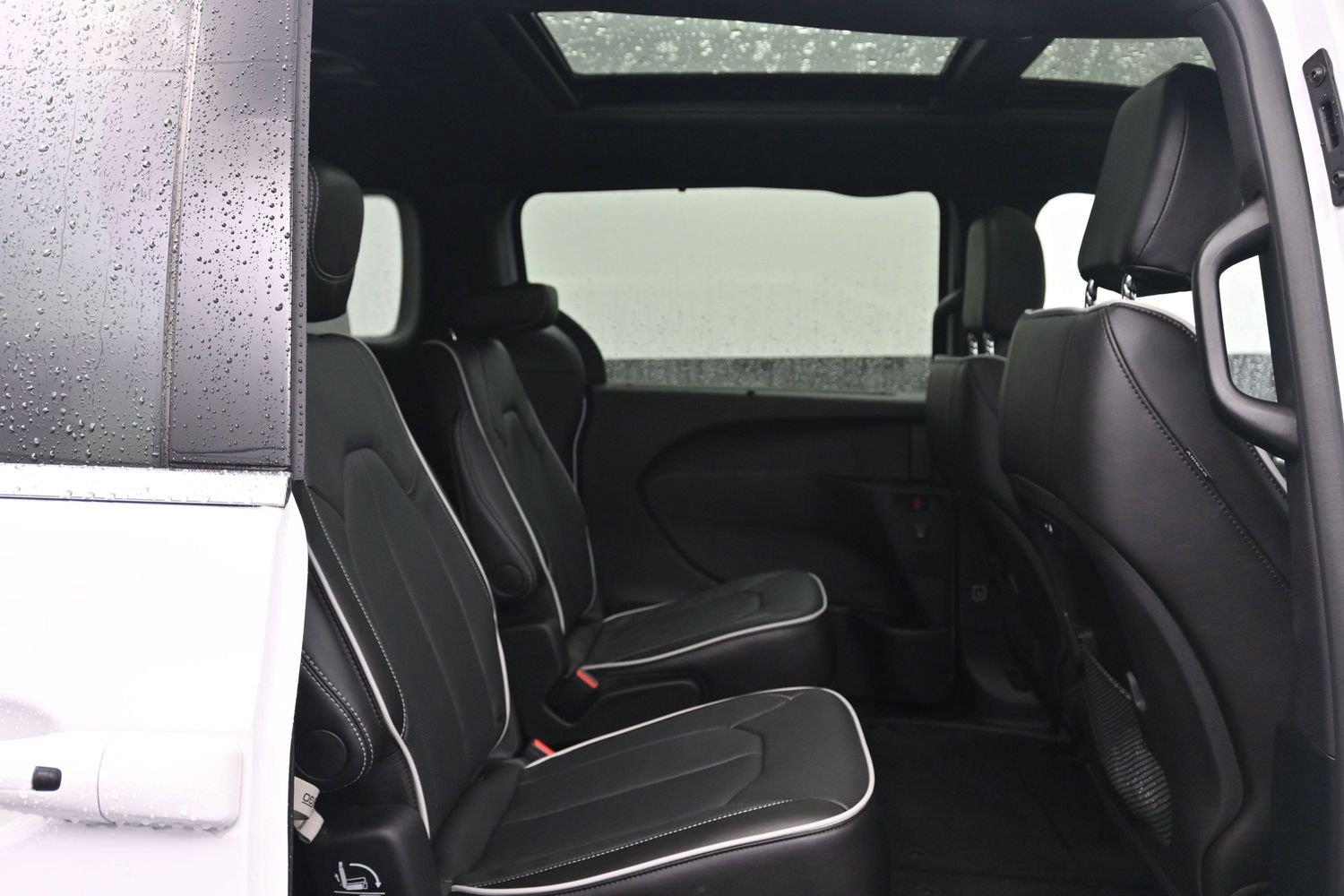 New 2027 Bright White Clearcoat Chrysler Limited image 12