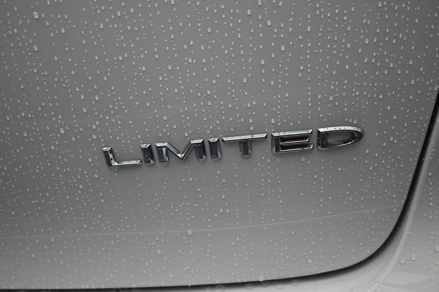 New 2027 Bright White Clearcoat Chrysler Limited image 15