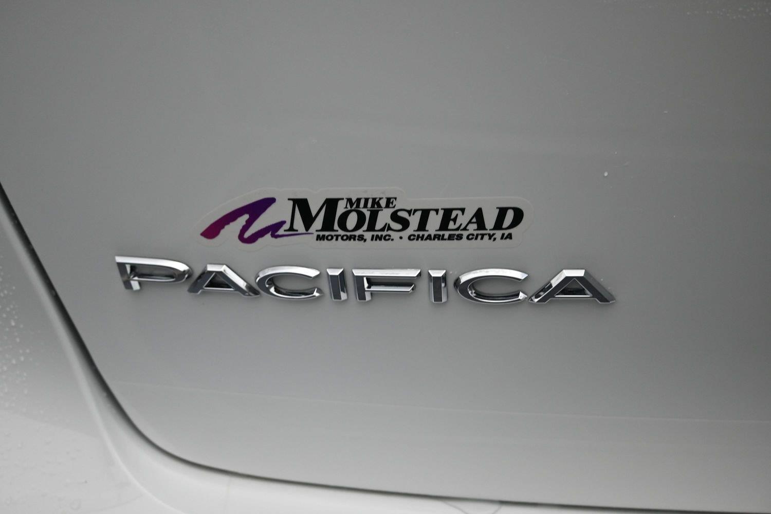 New 2027 Bright White Clearcoat Chrysler Limited image 16