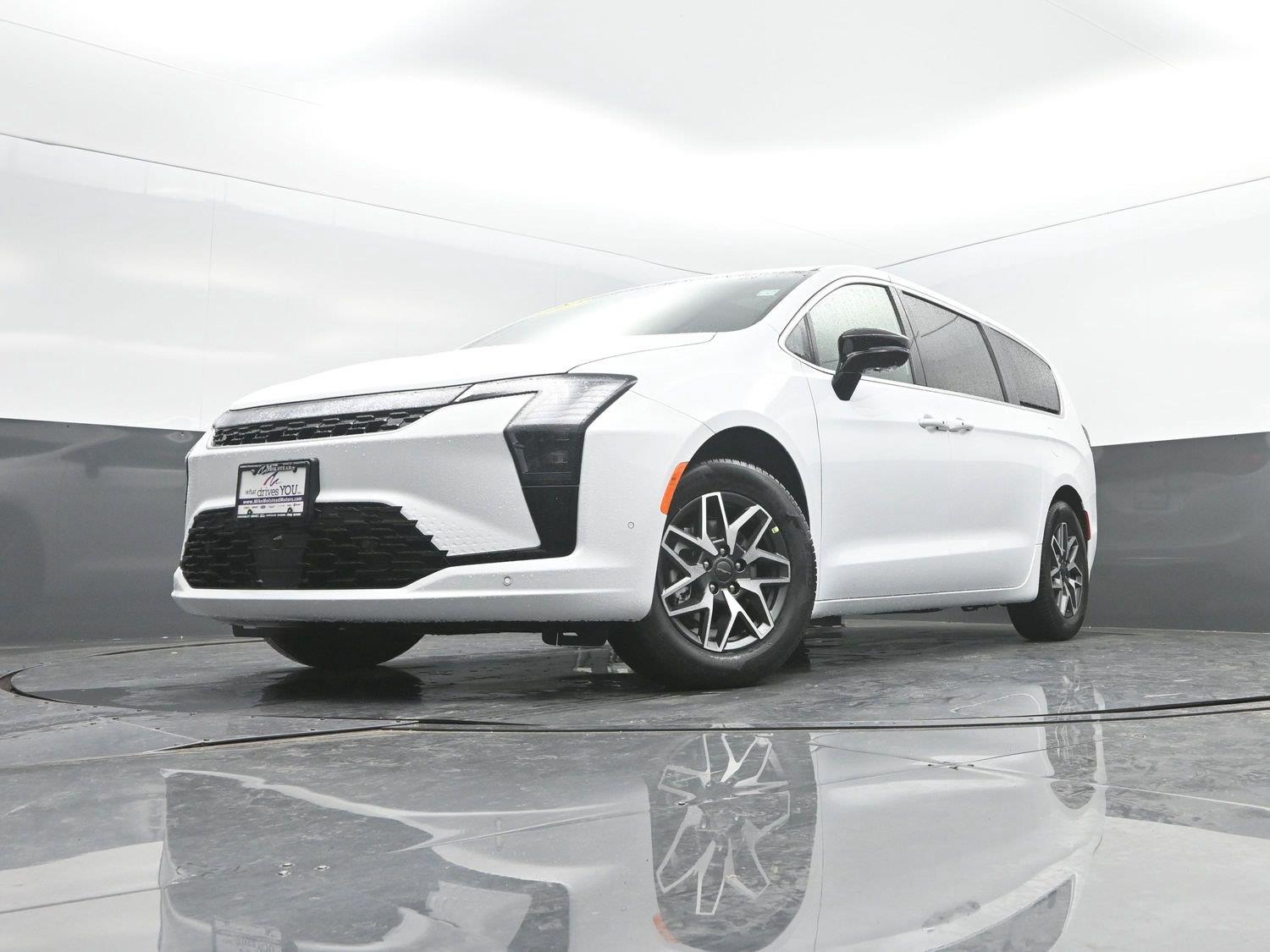 New 2027 Bright White Clearcoat Chrysler Limited image 46