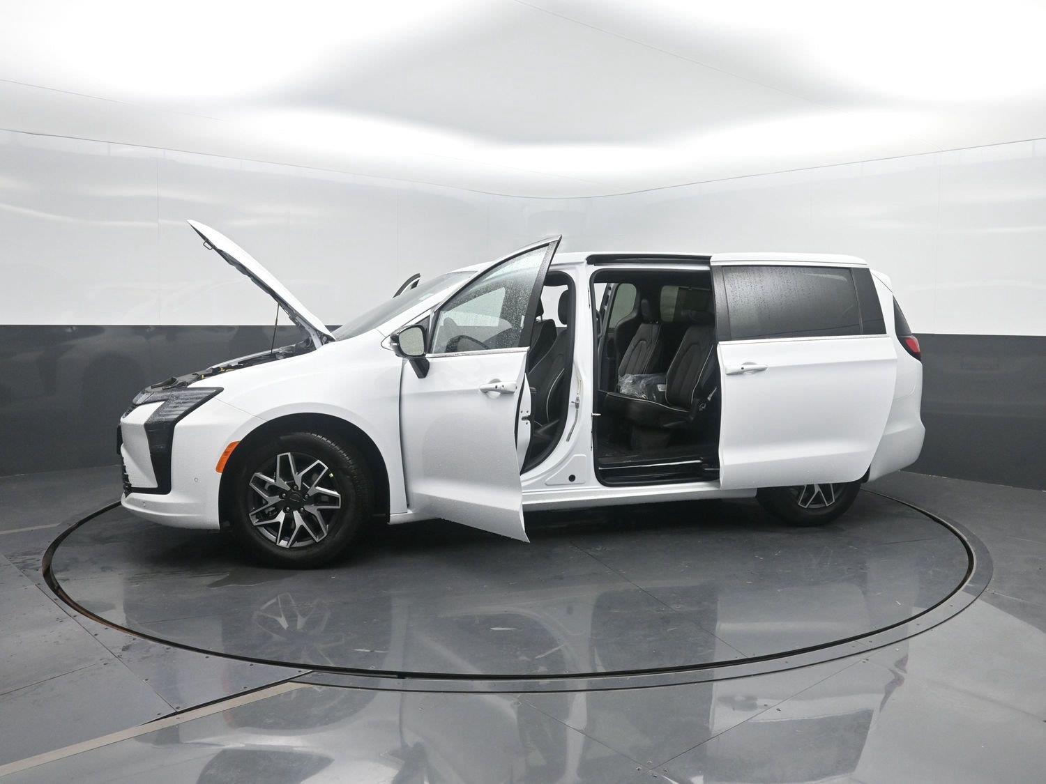 New 2027 Bright White Clearcoat Chrysler Limited image 50