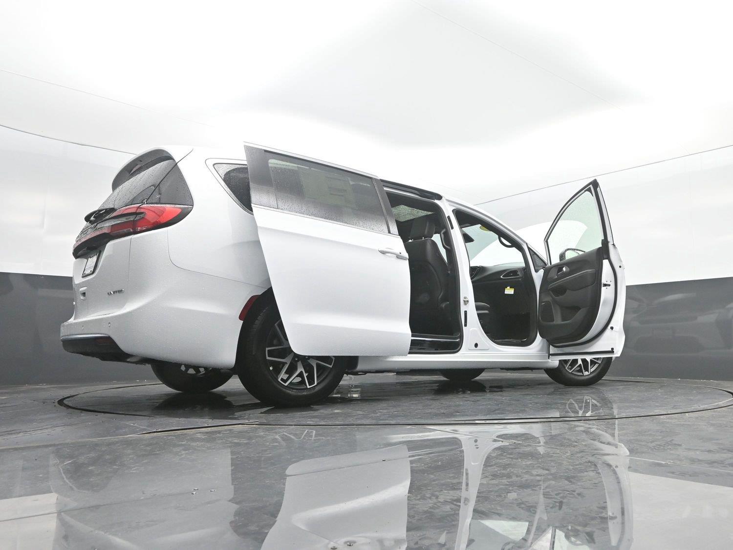 New 2027 Bright White Clearcoat Chrysler Limited image 51