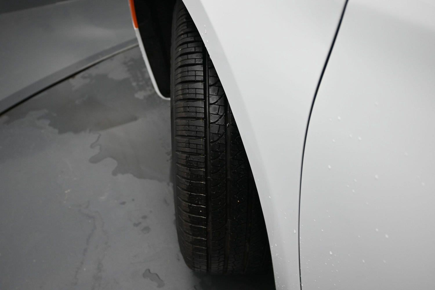 New 2027 Bright White Clearcoat Chrysler Select image 5