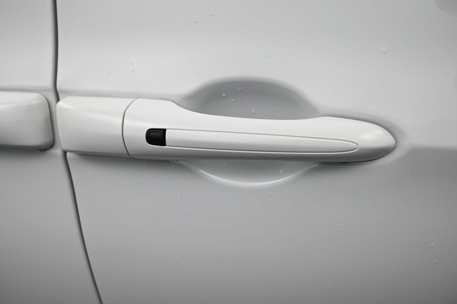 New 2027 Bright White Clearcoat Chrysler Select image 6
