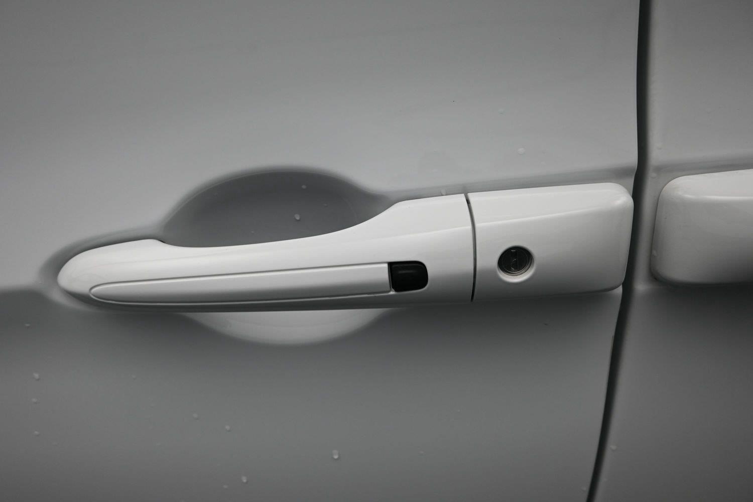 New 2027 Bright White Clearcoat Chrysler Select image 16
